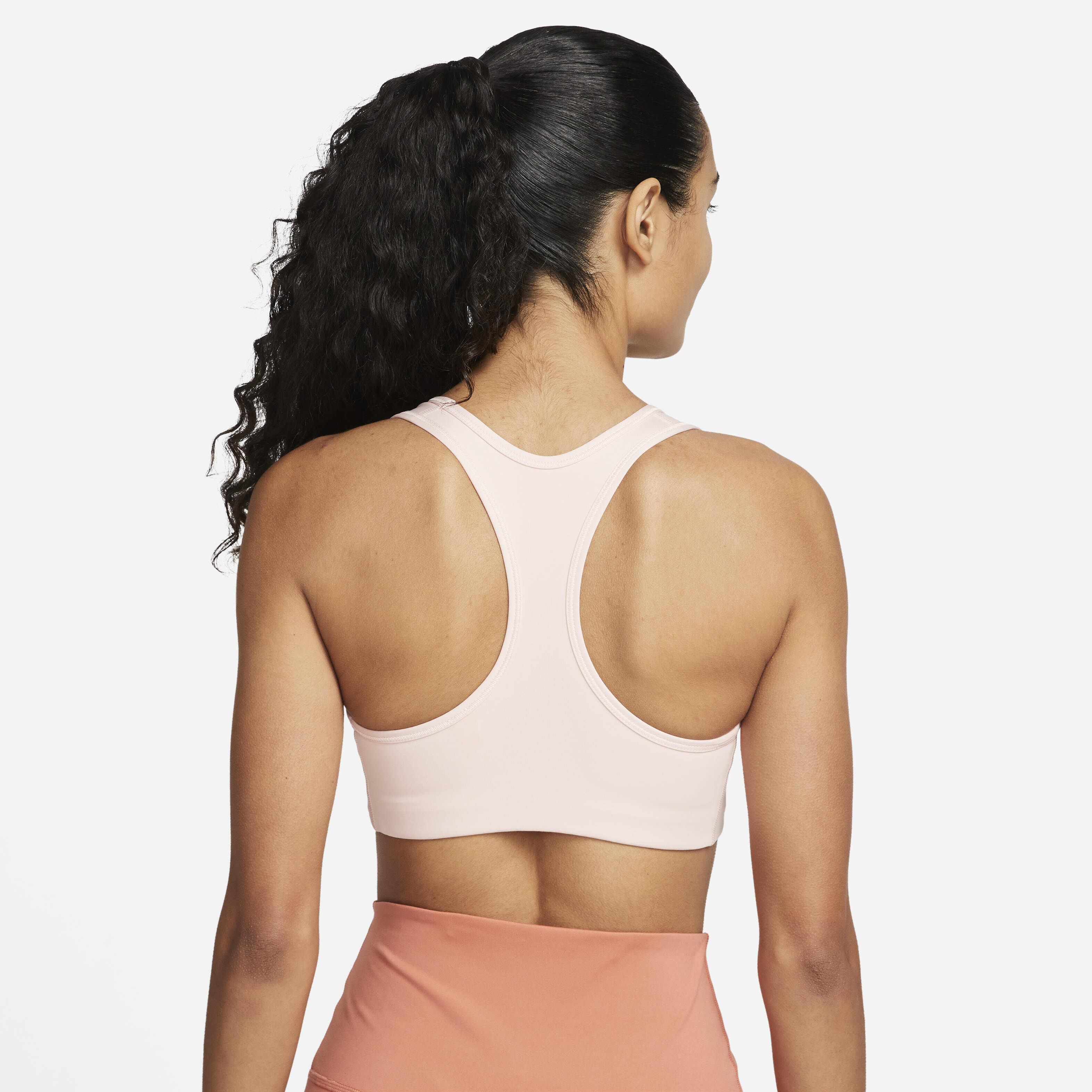 نايكي سووش image number 1