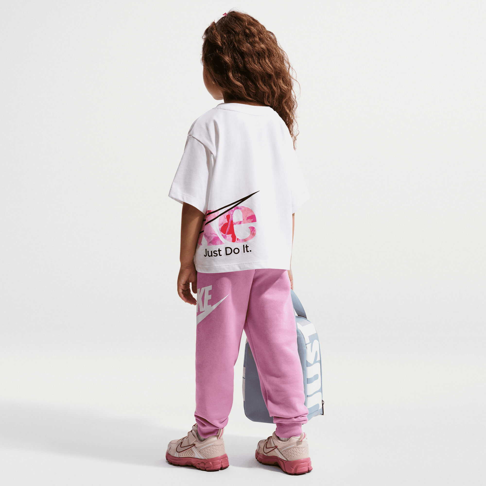 نايكي موف ويث نايتشر image number 1