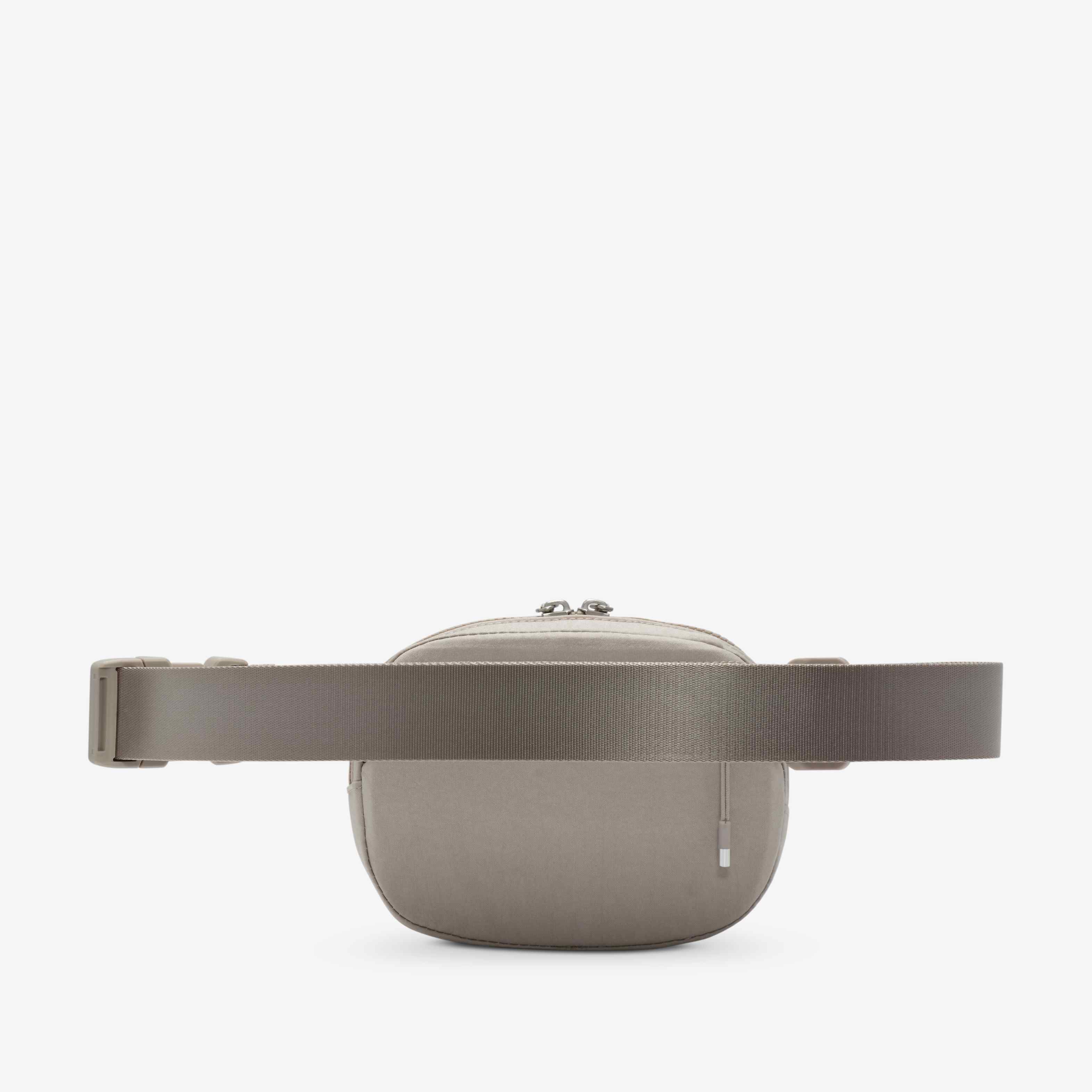 نايكي أورا image number 2