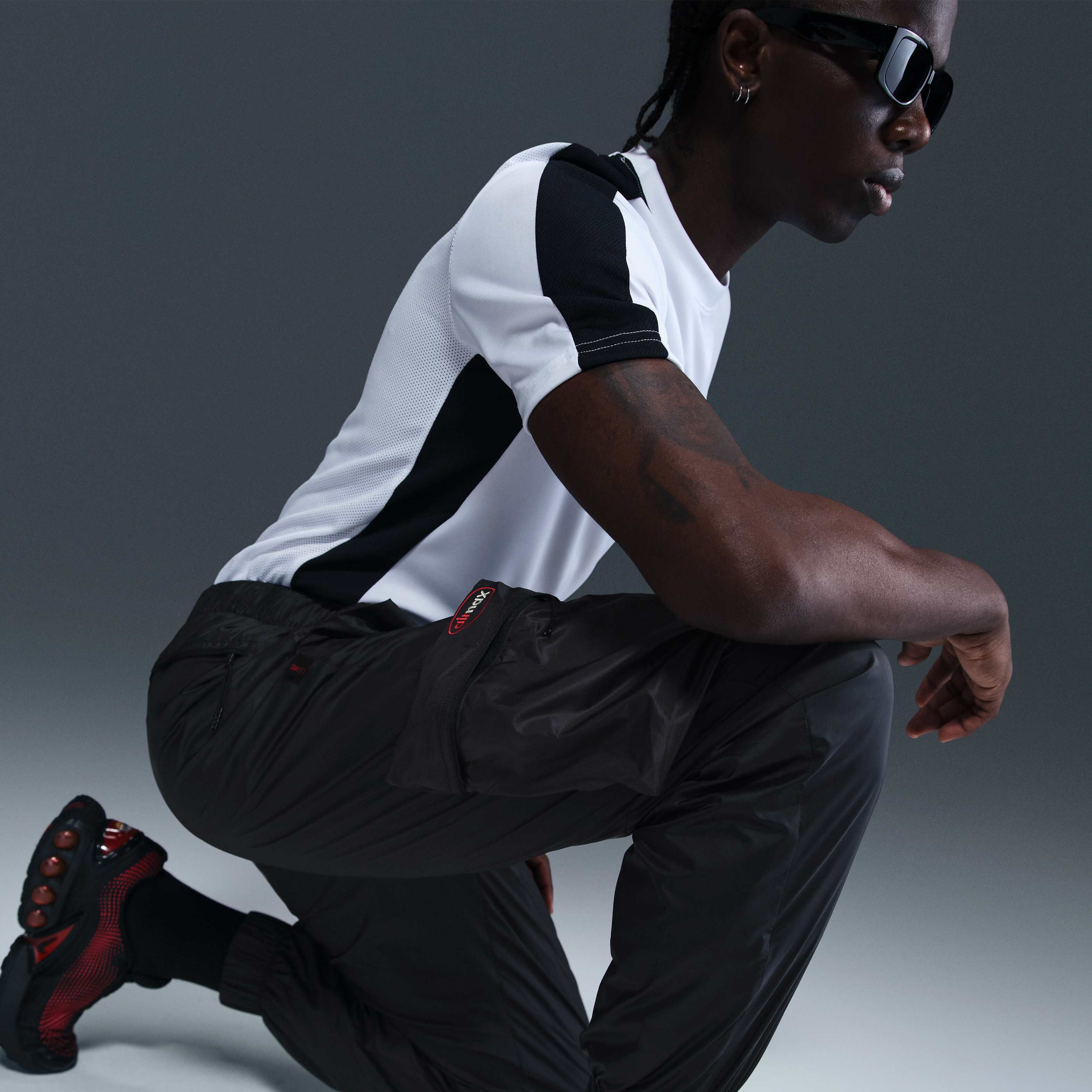 Liverpool F.C. Tech Special Edition image number 4