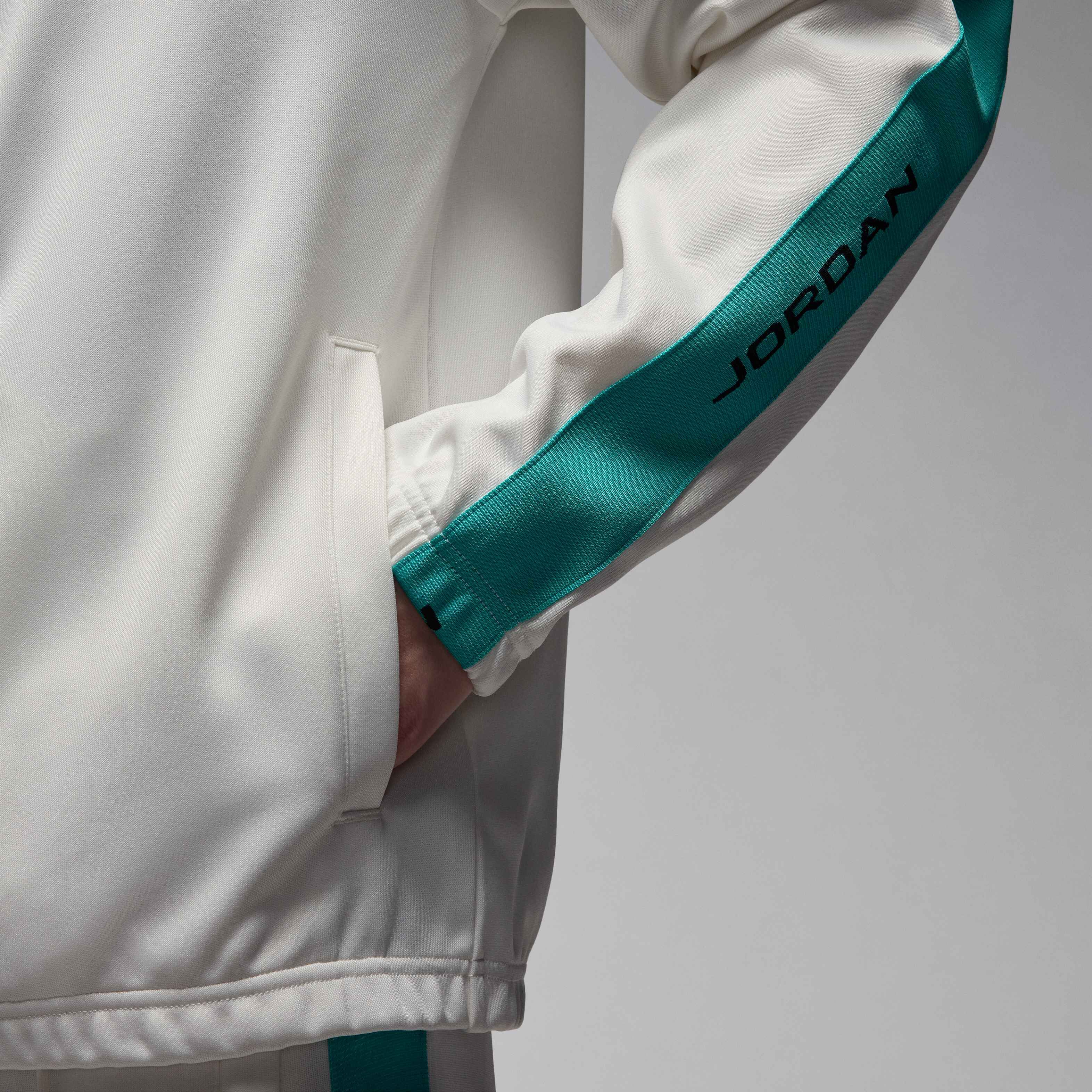 Jordan Essentials image number 4