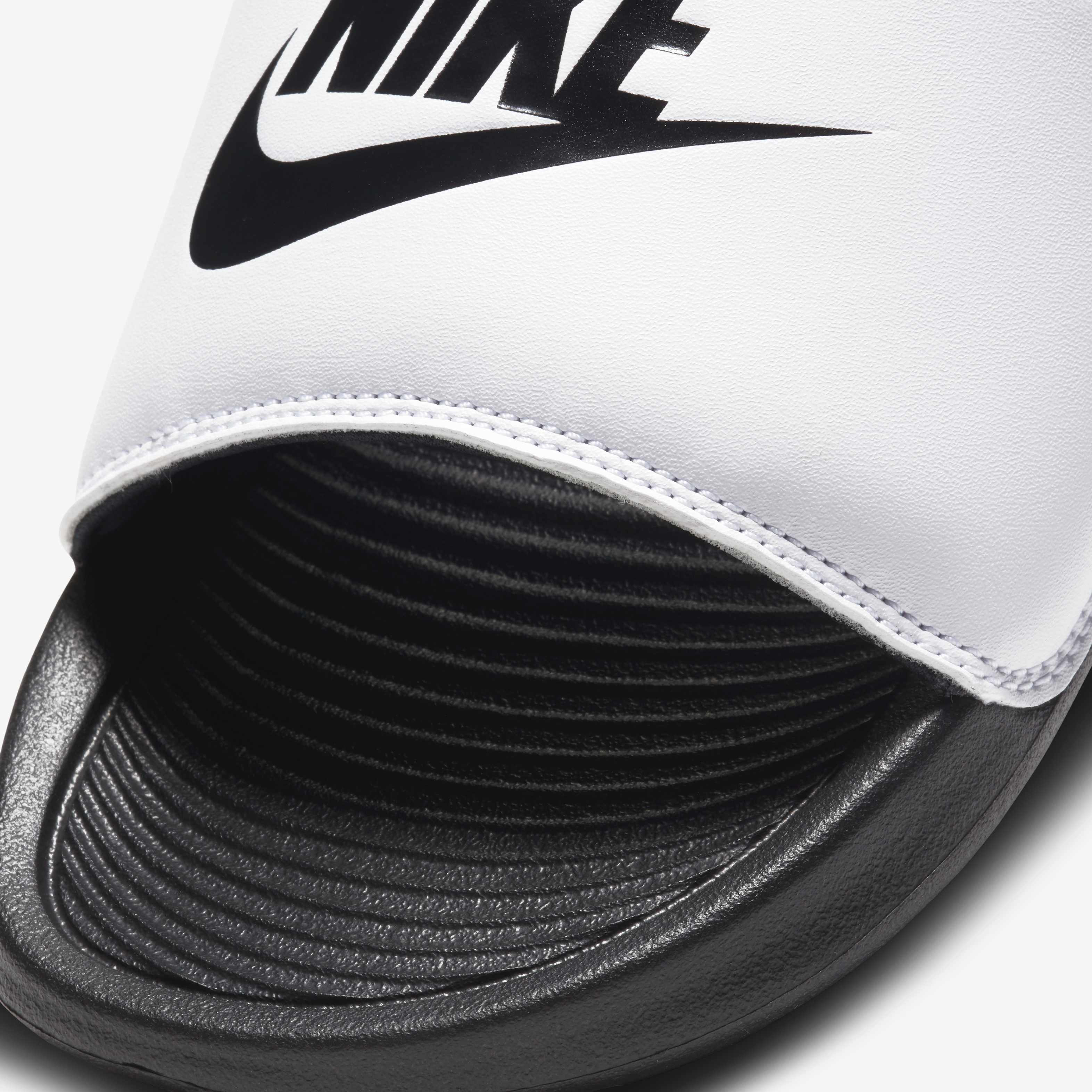 Nike Victori One image number 4