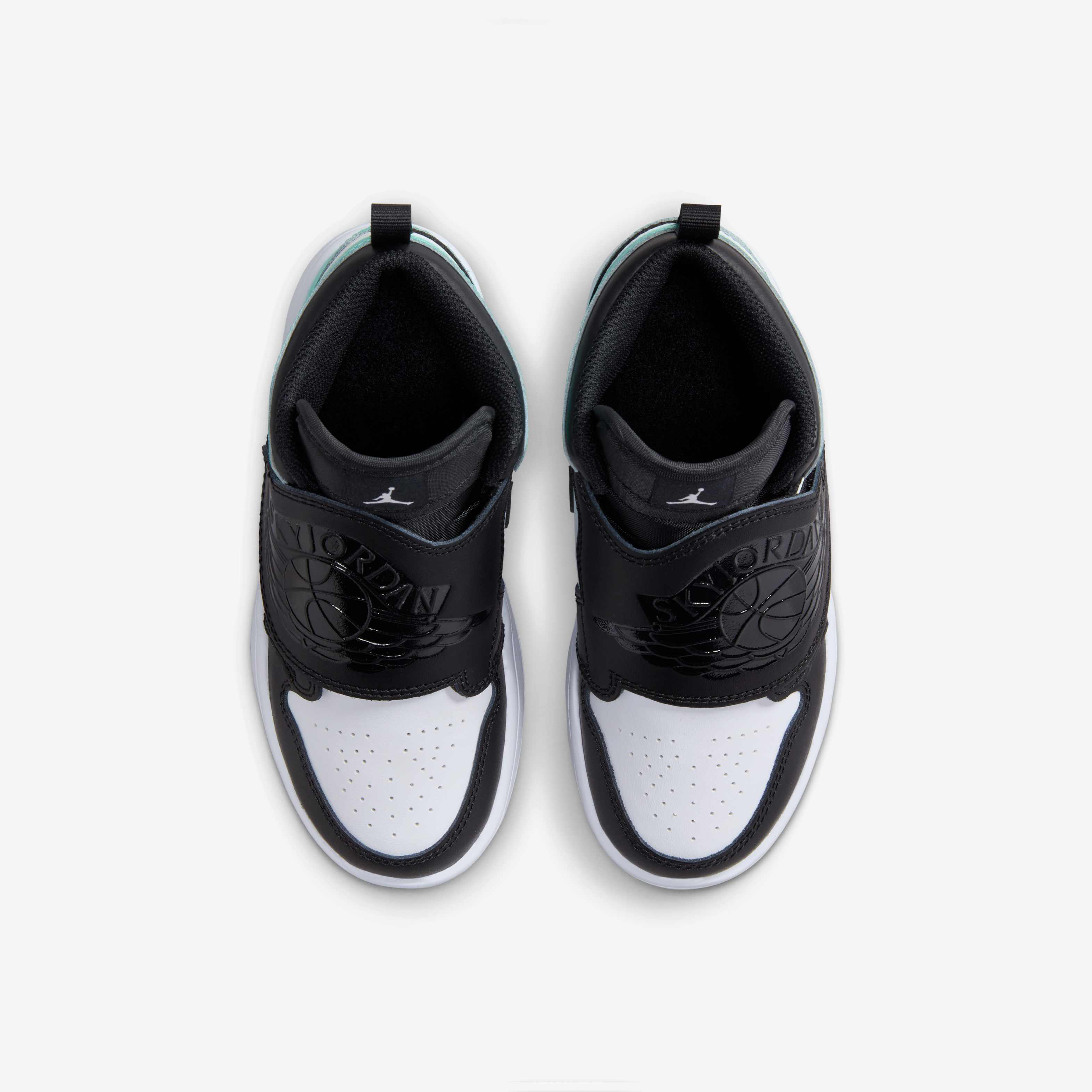 Sky Jordan 1 image number 3