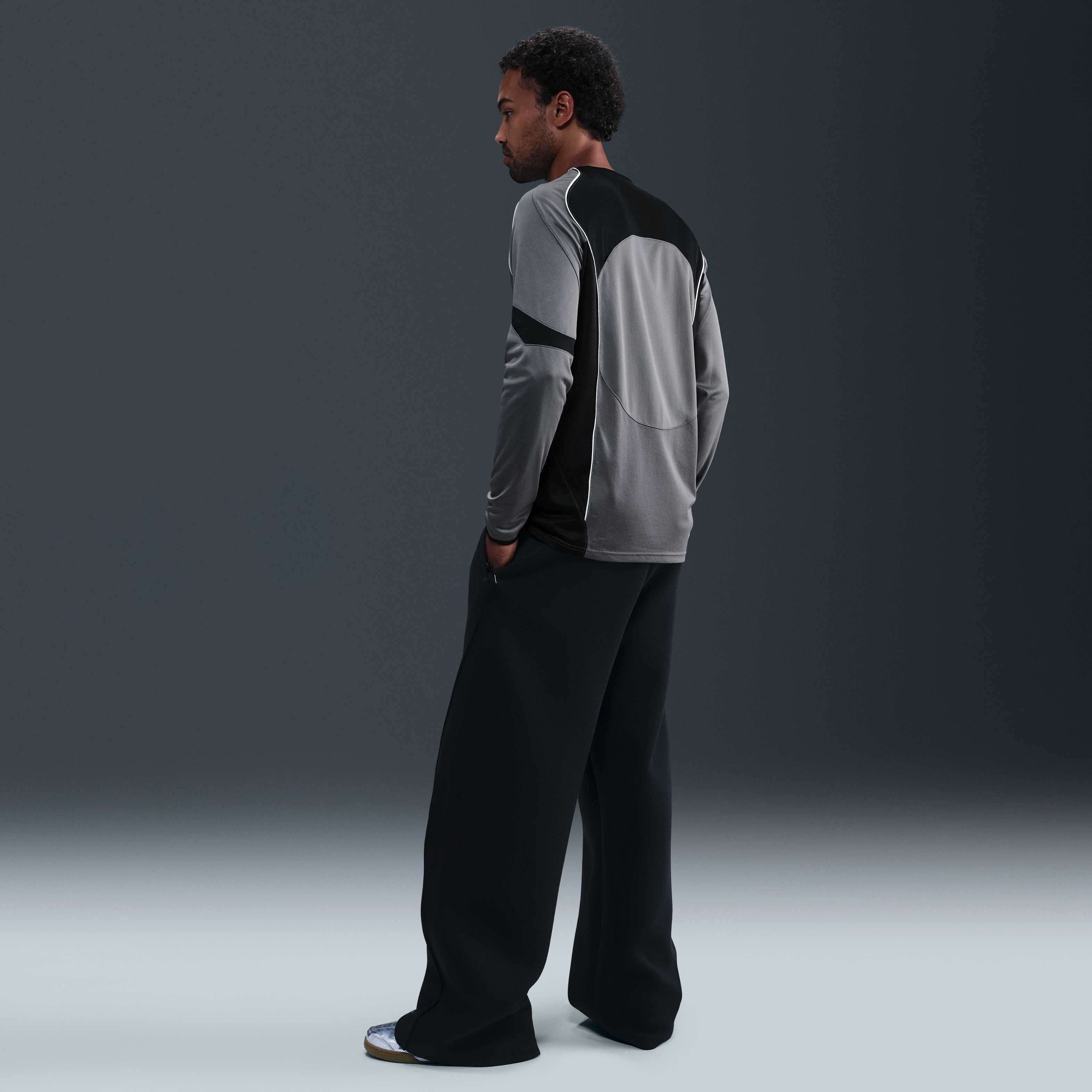 Nike Total 90 image number 4