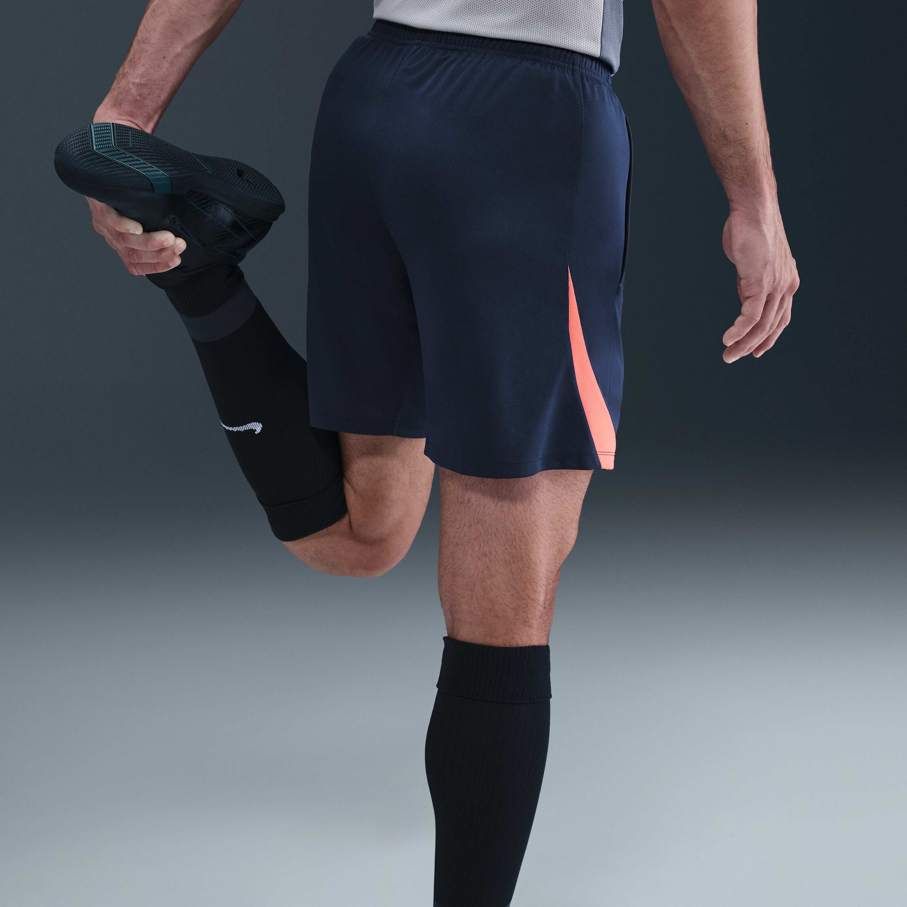 F.C. Barcelona Strike Third image number 2