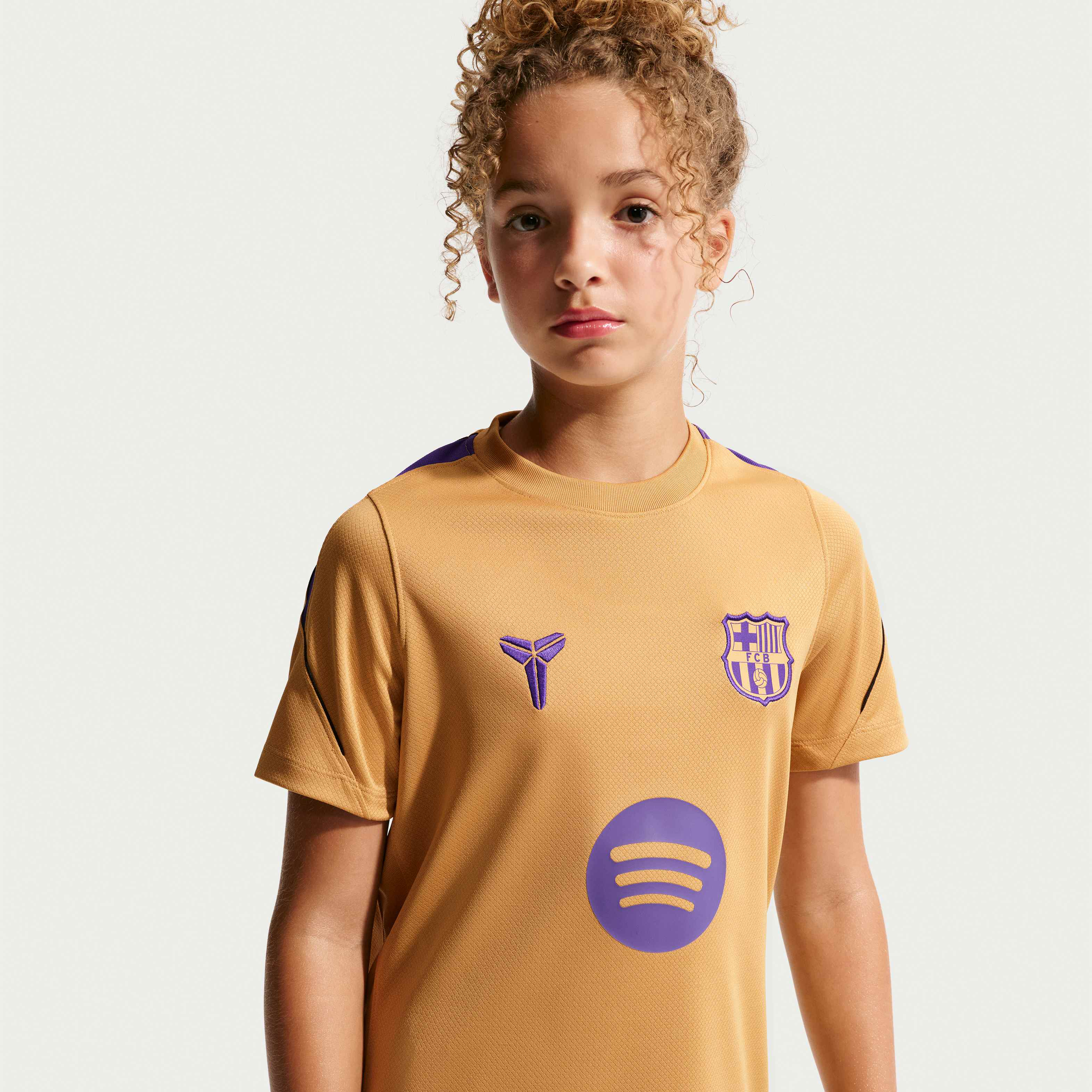برشلونة سترايك الاحتياطي image number 1