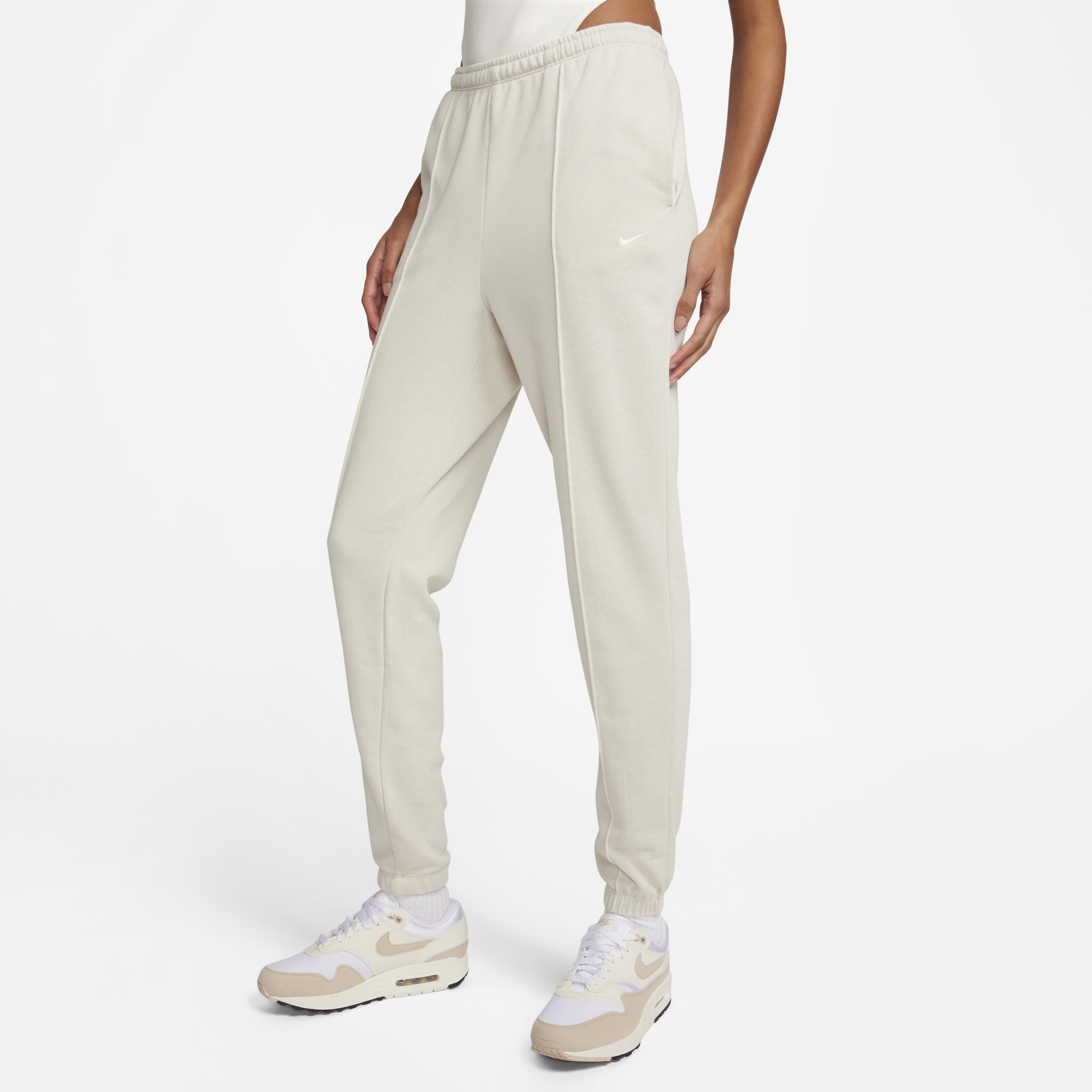 Nike slim tracksuit store