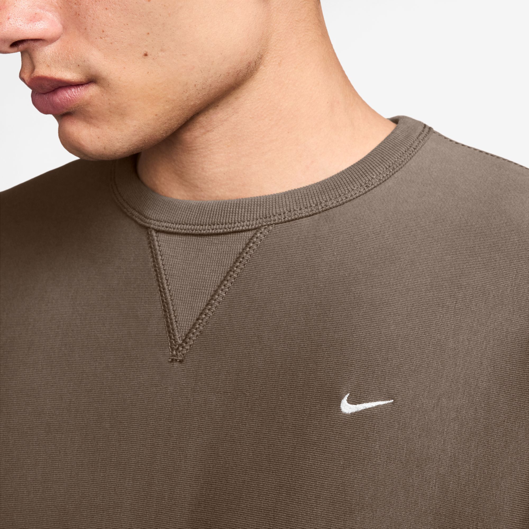 Nike Solo Swoosh image number 2