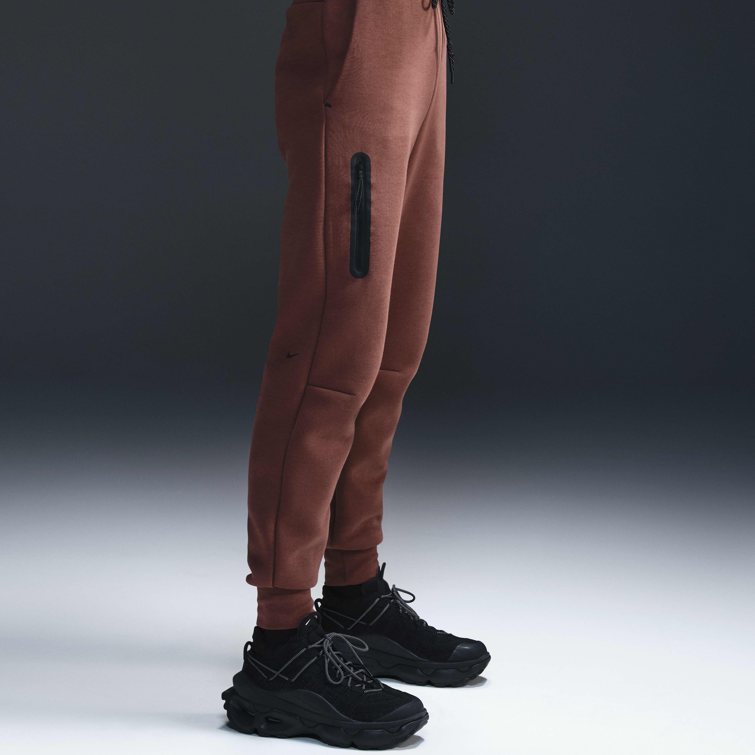 Nike tech fleece joggers burgundy hotsell
