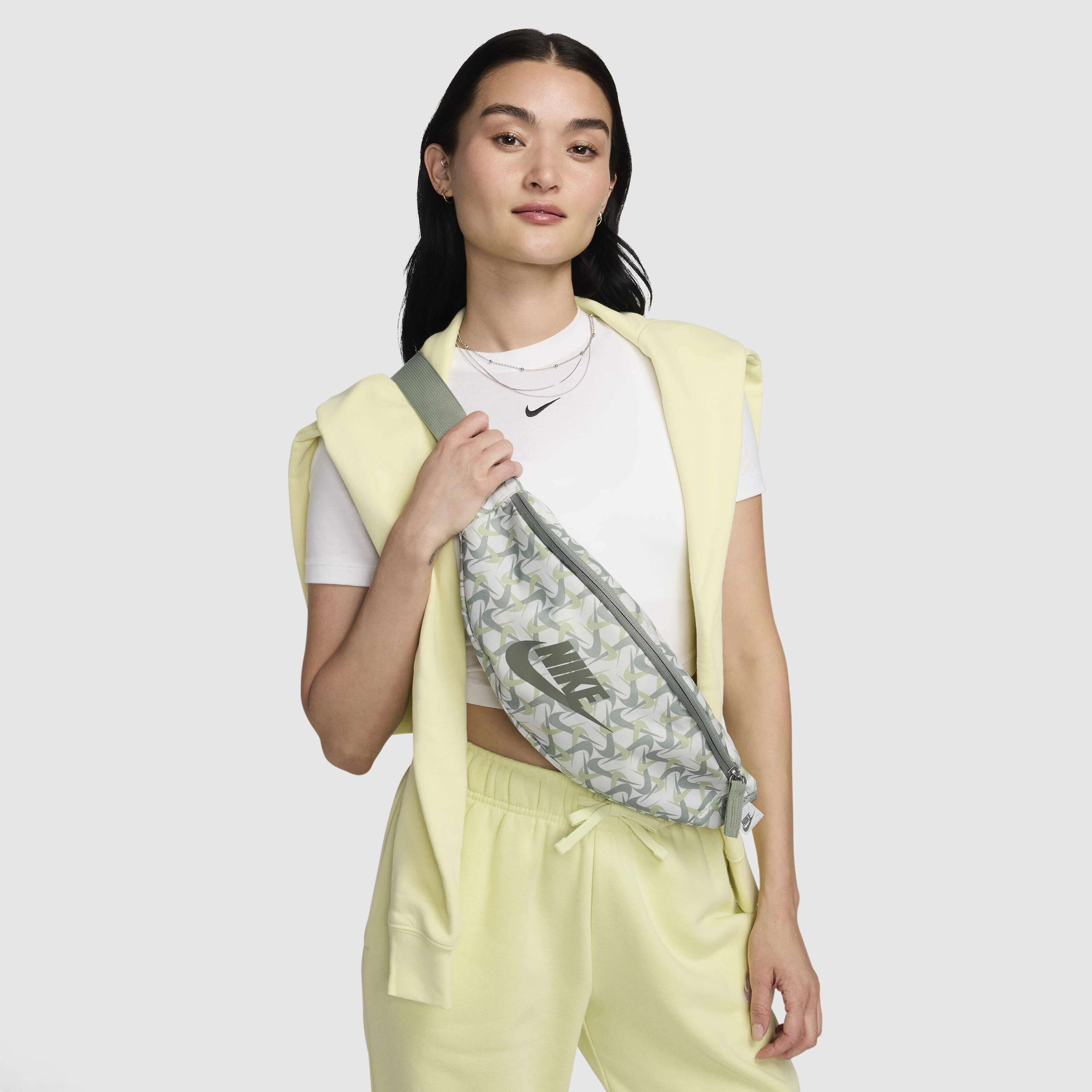 نايكي هيرتج image number 0