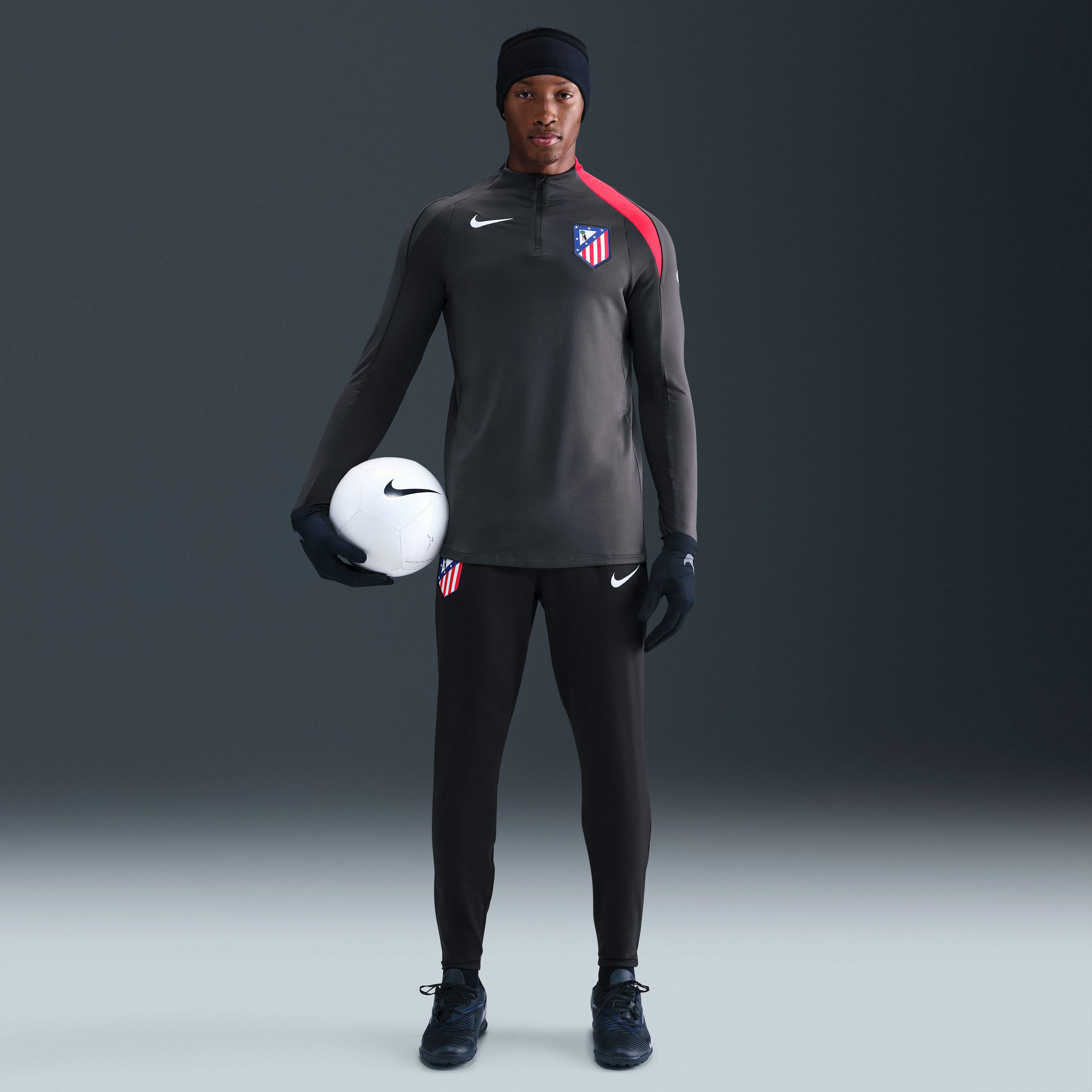 Atl&eacute;tico Madrid Strike Third image number 3