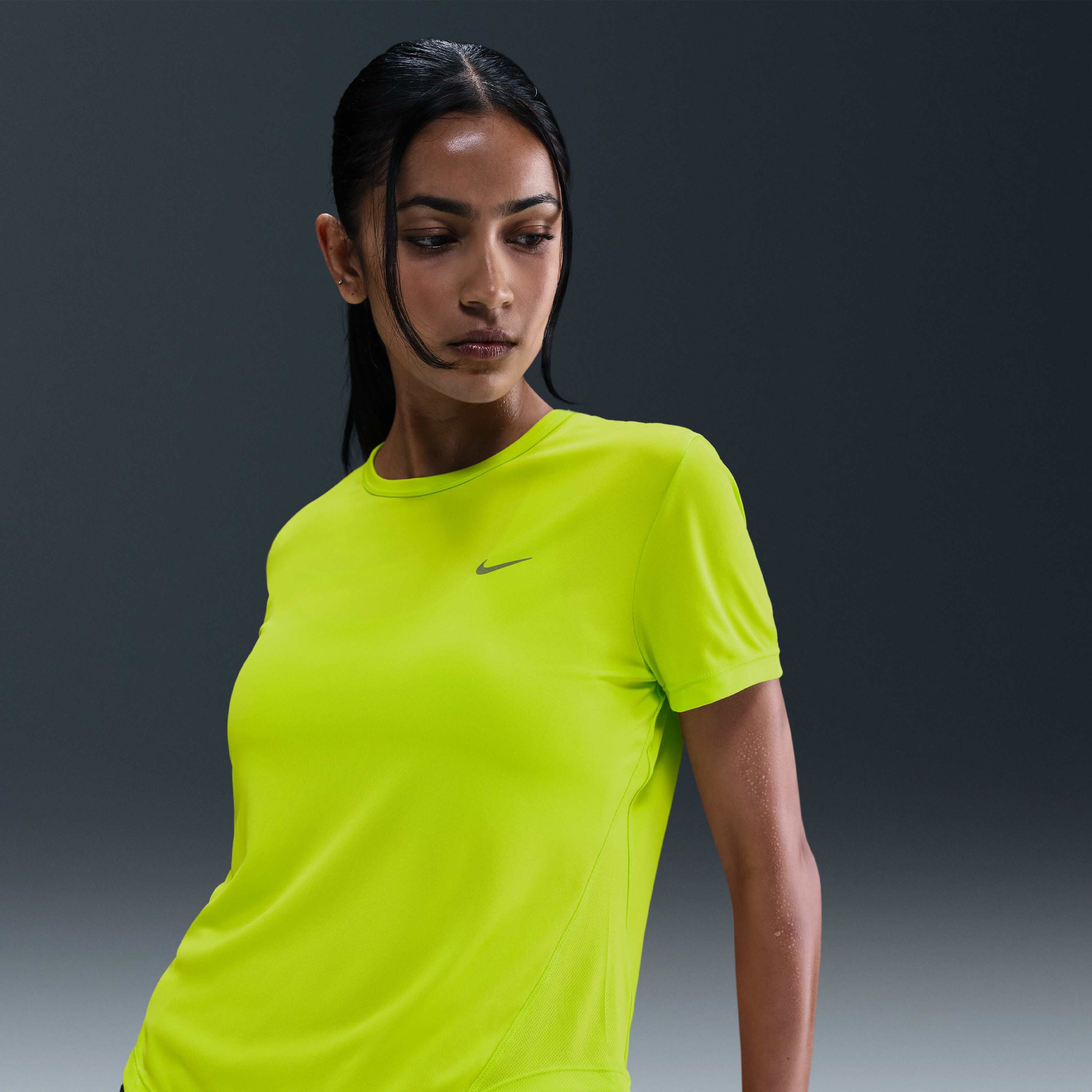 nike running t shirt womens