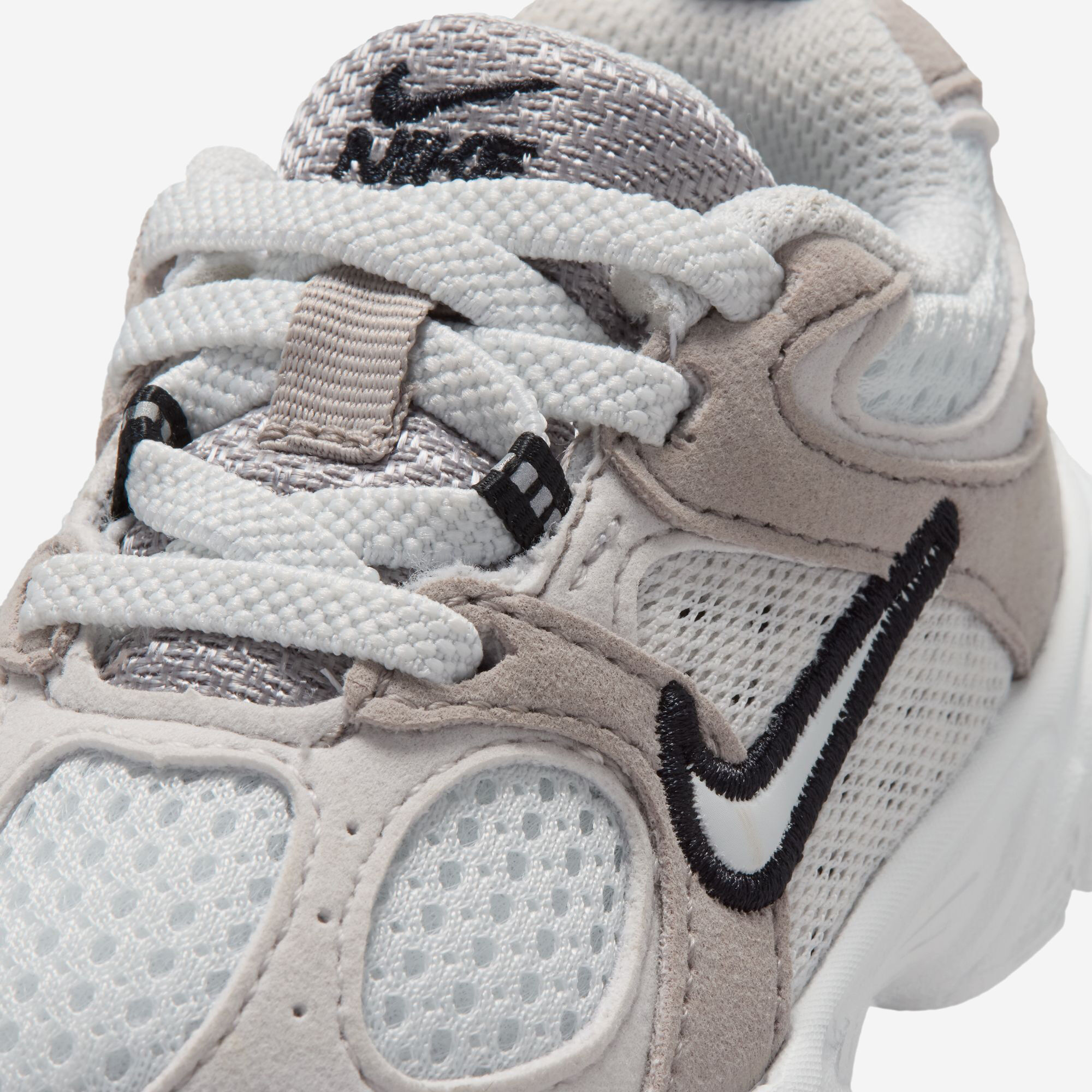 Nike V5 RNR Suede image number 8