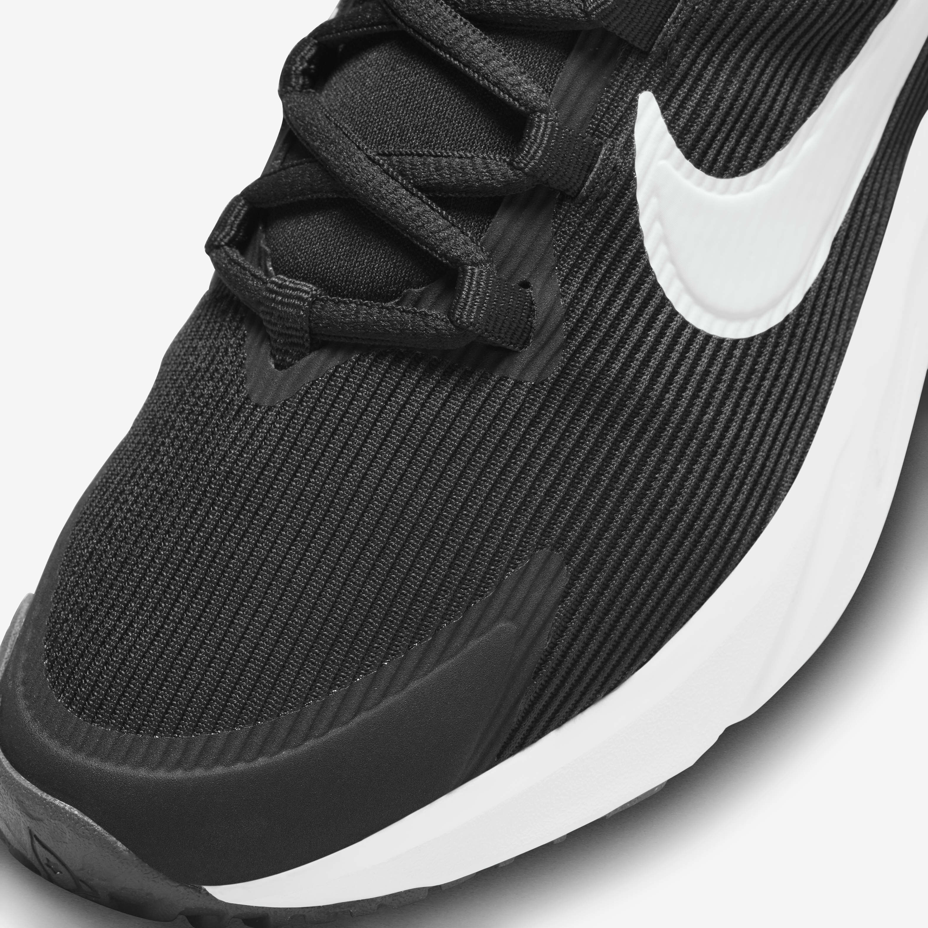 Nike black and white runners store