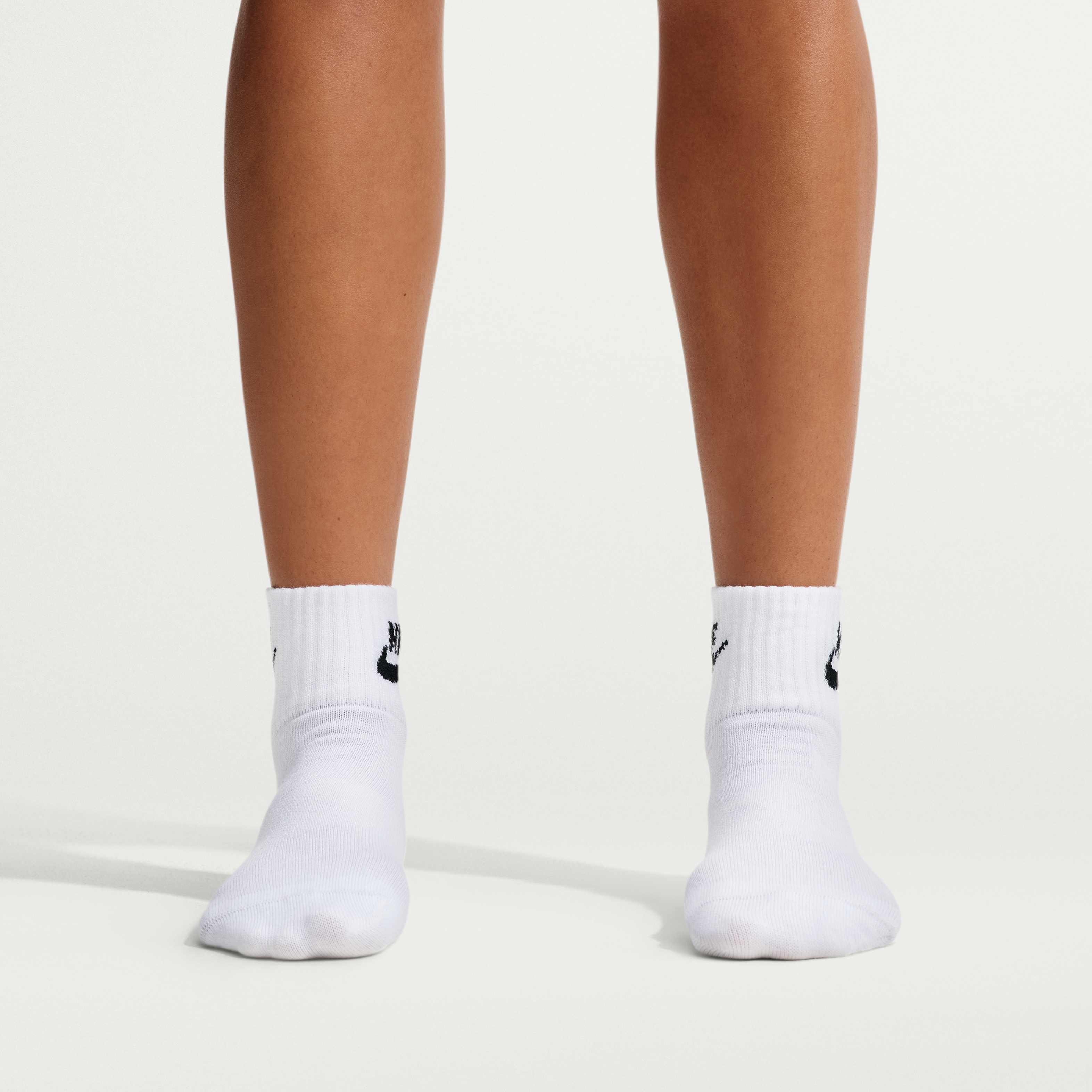 Nike Everyday Essential image number 3
