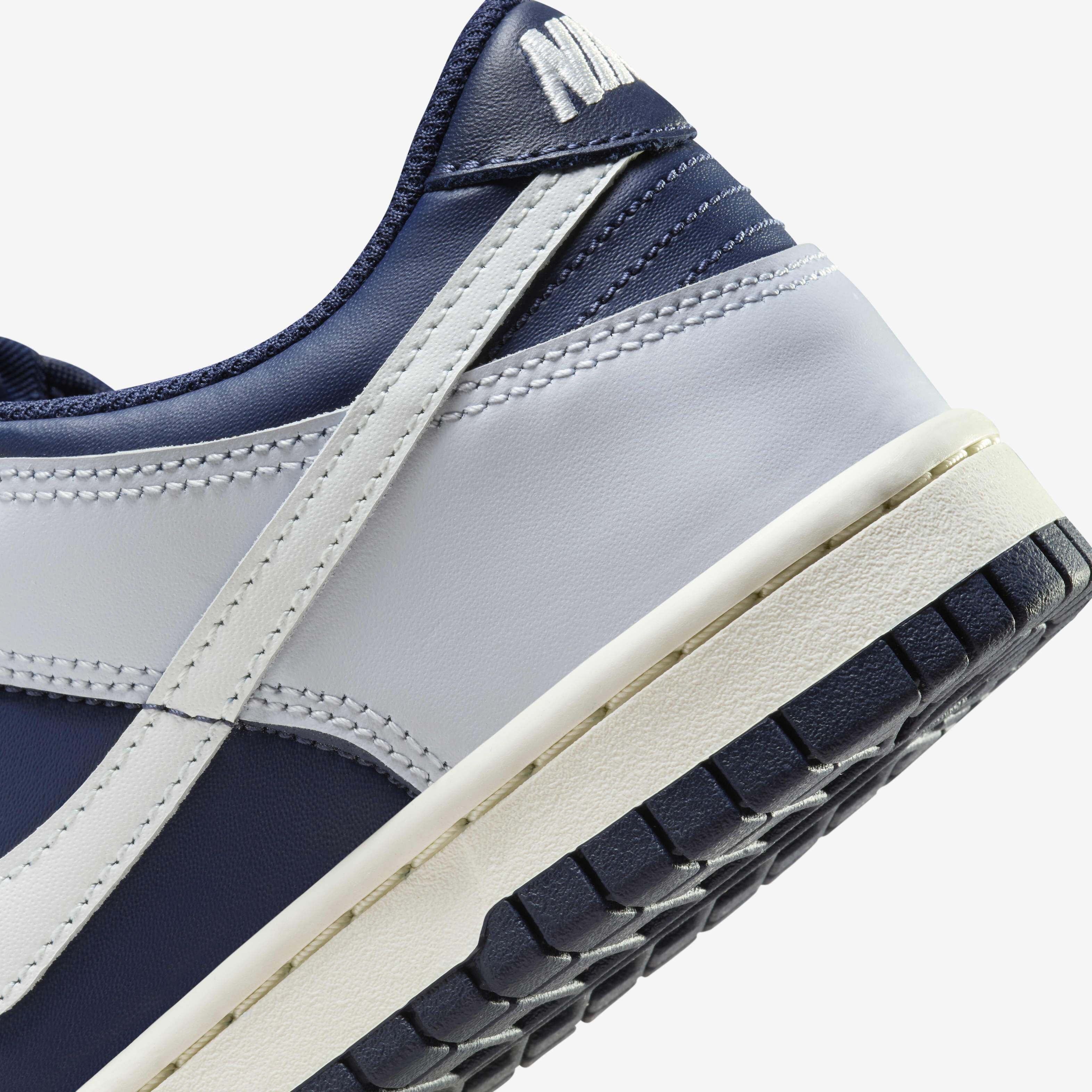 Nike Dunk Low image number 7