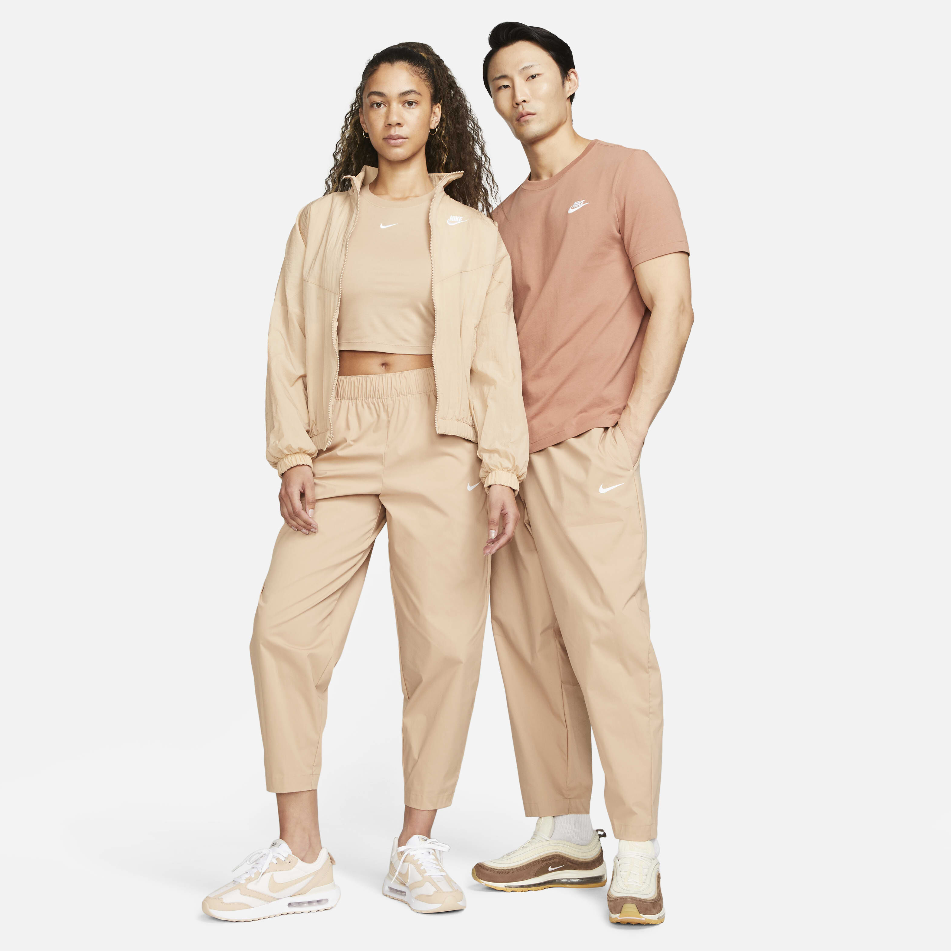 نايكي سبورتسوير ايسنشال image number 4