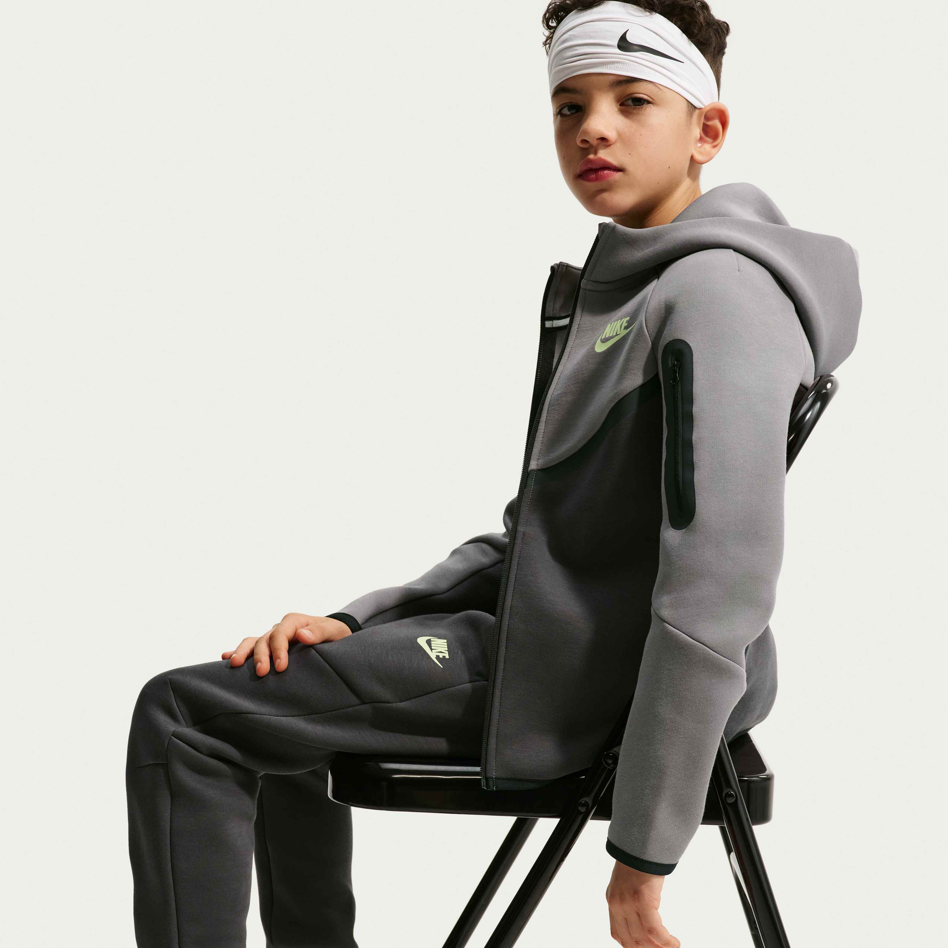 نايكي سبورتسوير تك فليس image number 3