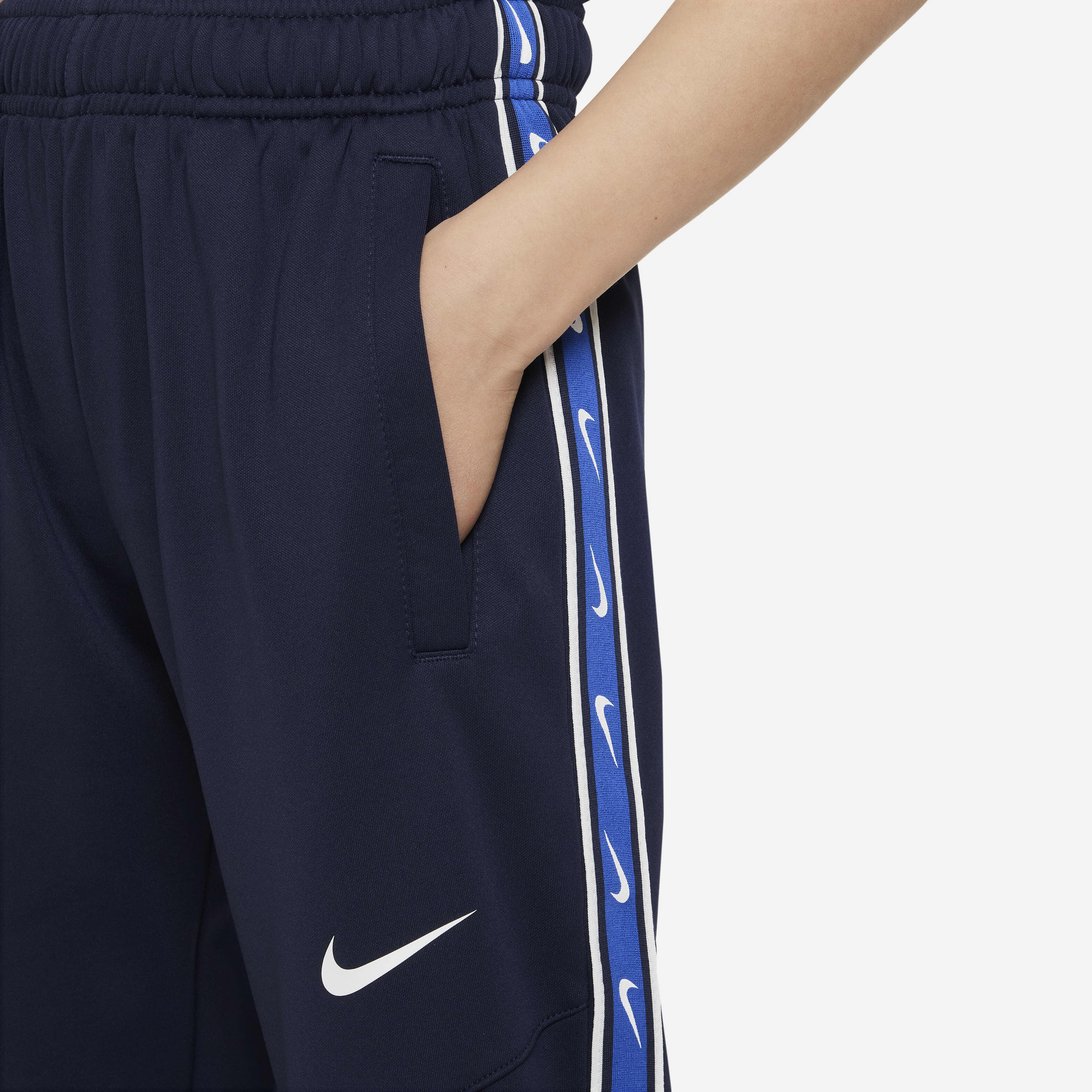 Nike Sportswear Repeat image number 3