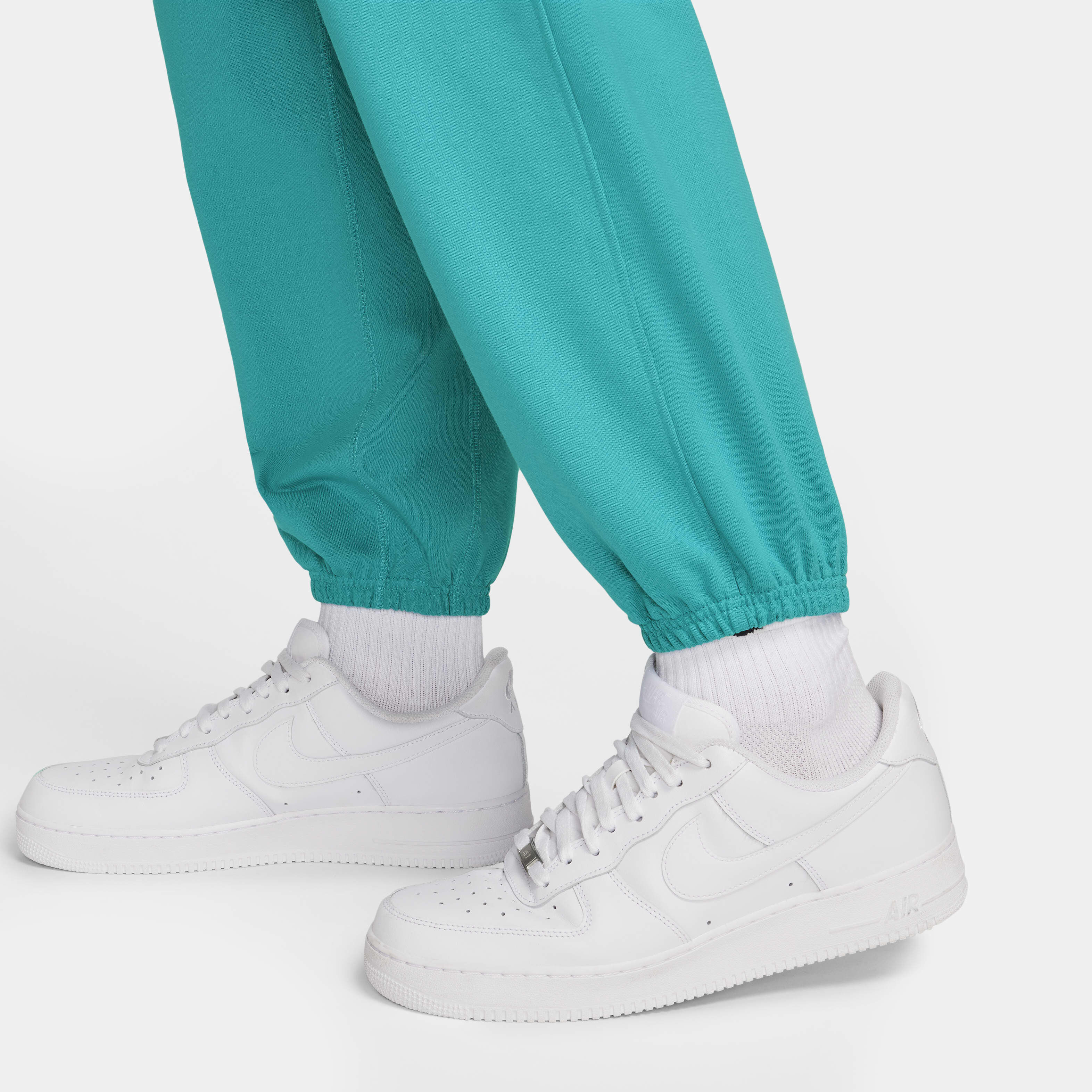 Nike Standard Issue image number 11