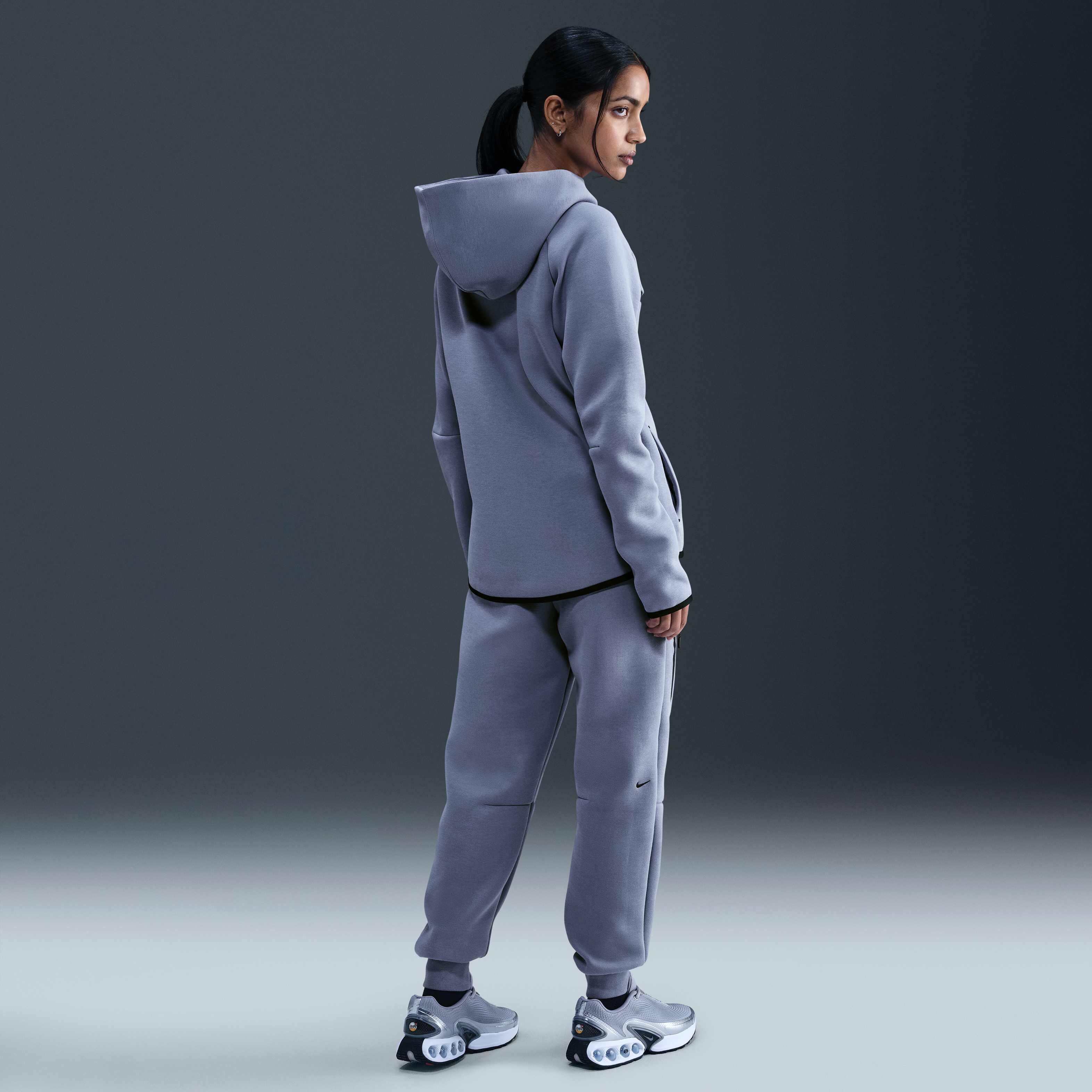 نايكي سبورتسوير تك فليس ويندرانر image number 4