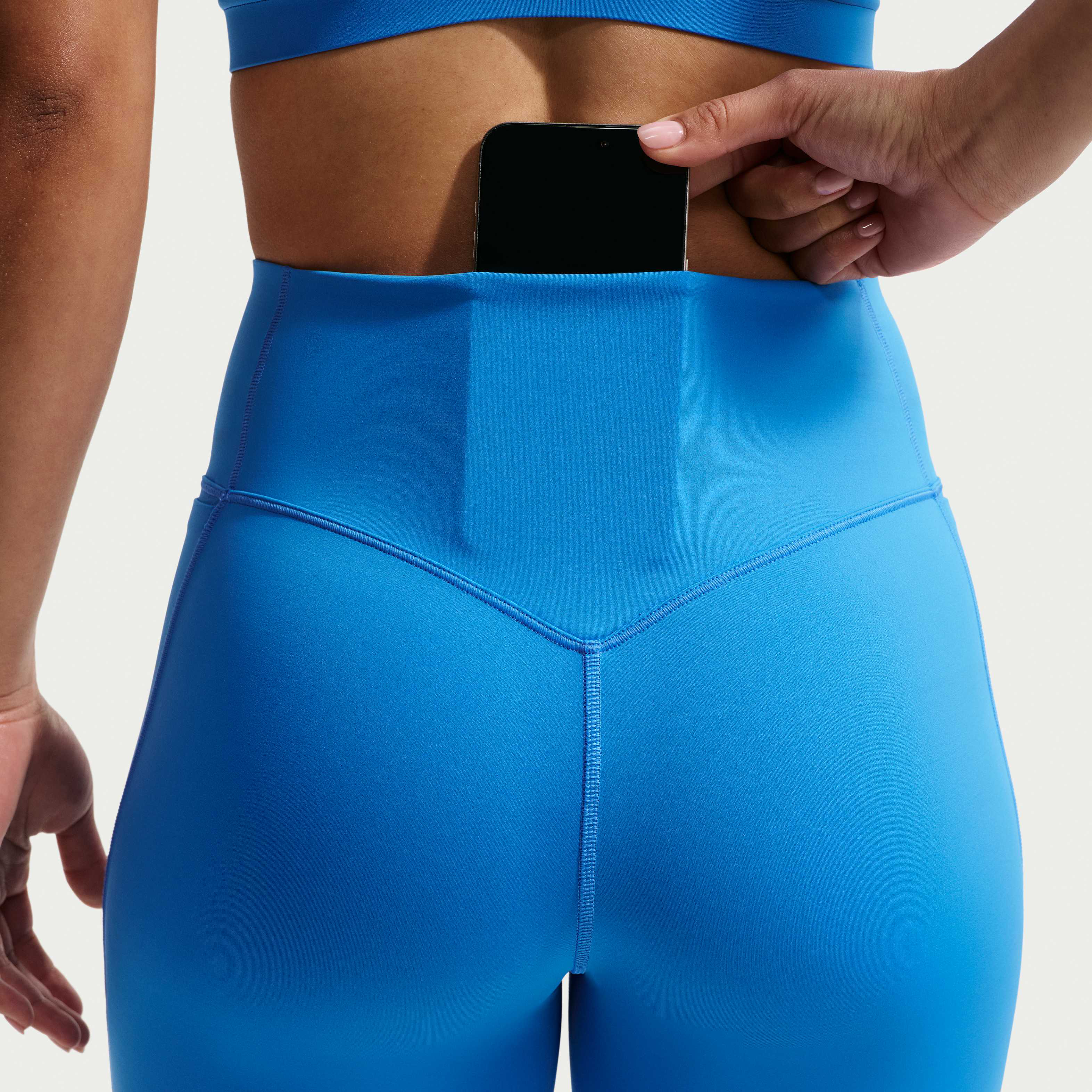 نايكي يونيفيرسا image number 5