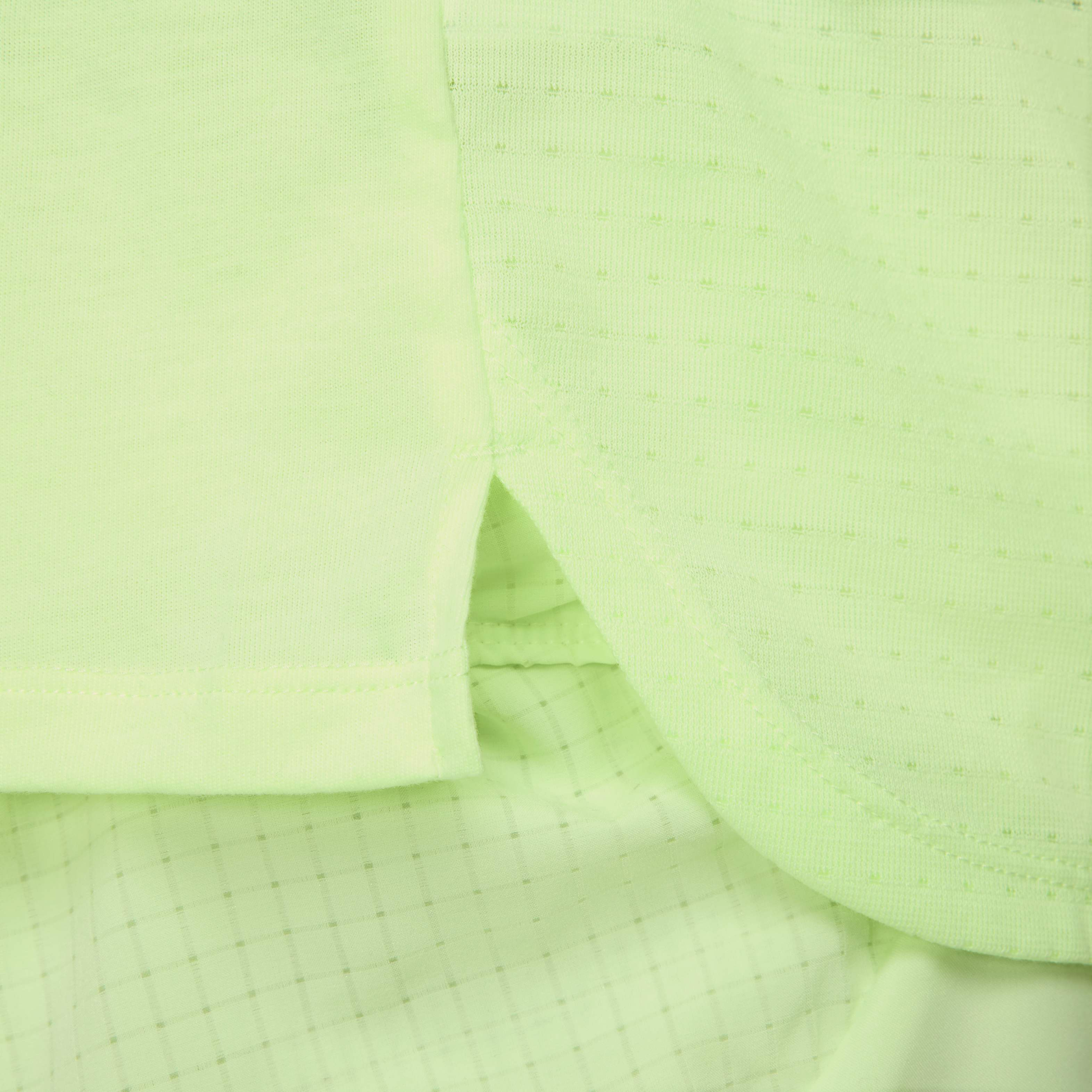 نايكي سولار تشيس image number 4