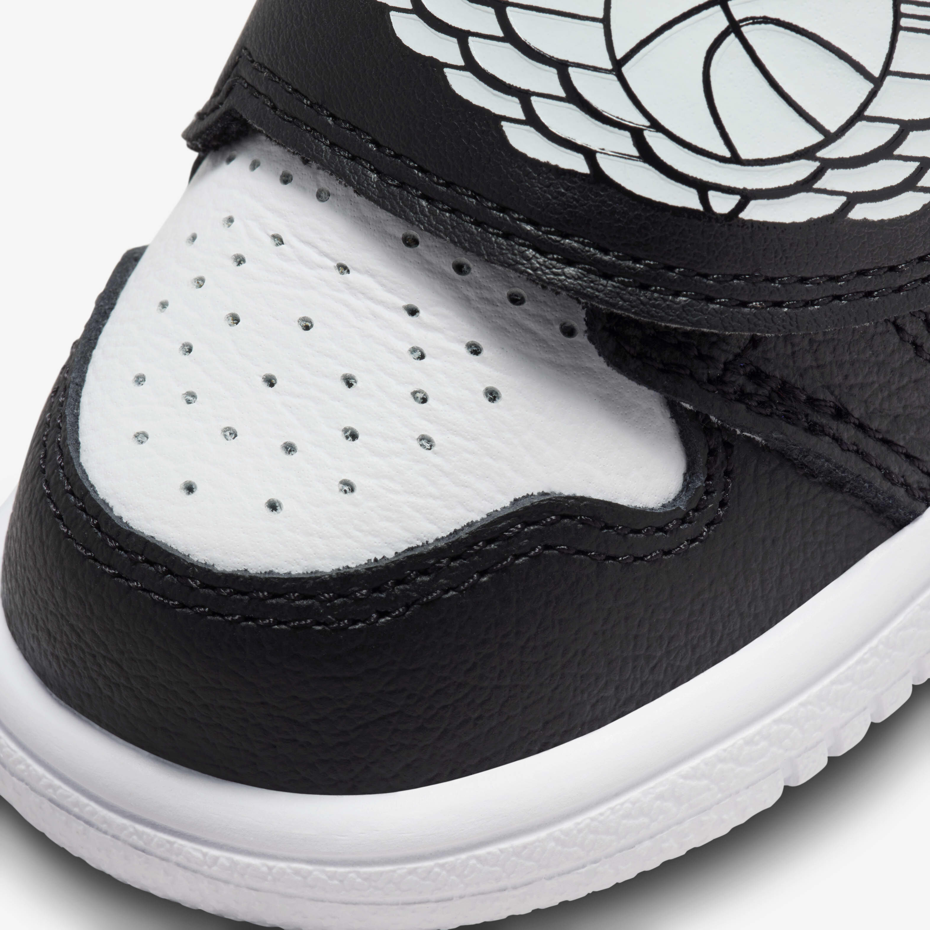 Sky Jordan 1 image number 6