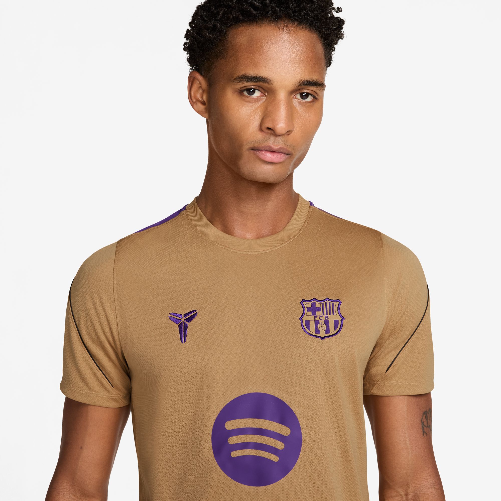 برشلونة سترايك الاحتياطي image number 2