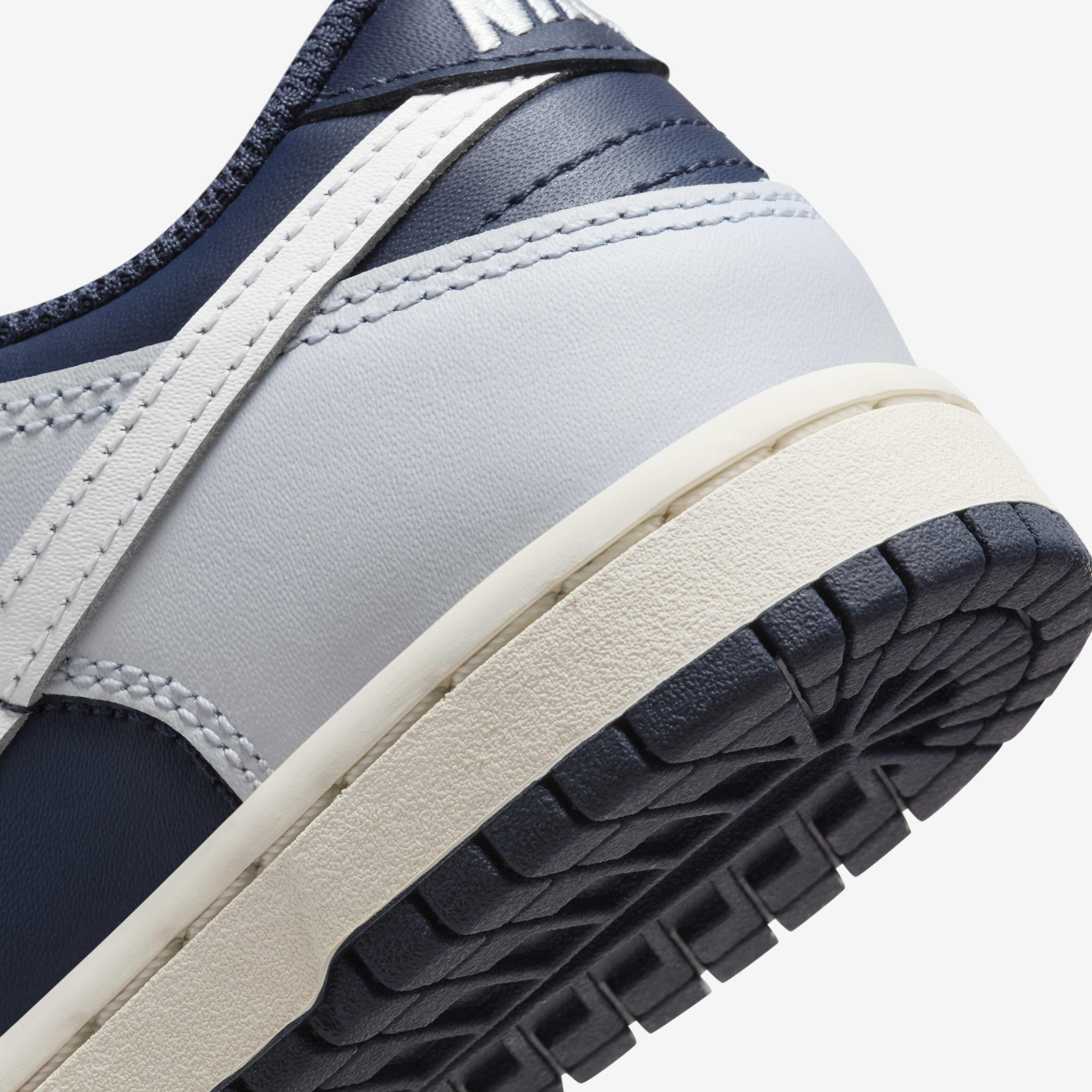 Nike Dunk Low image number 7