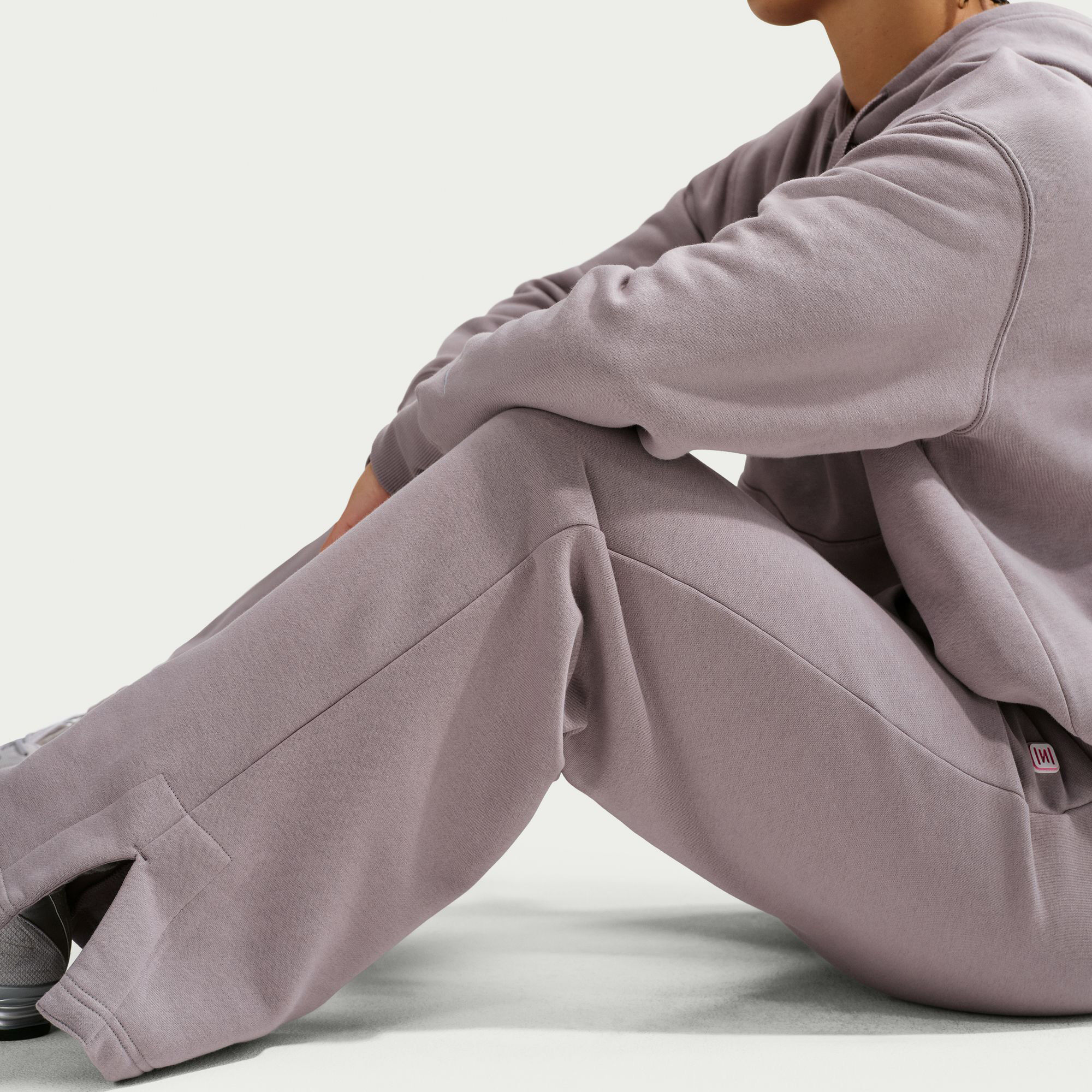 نايكي سبورتسوير فينيكس فليس شو image number 4