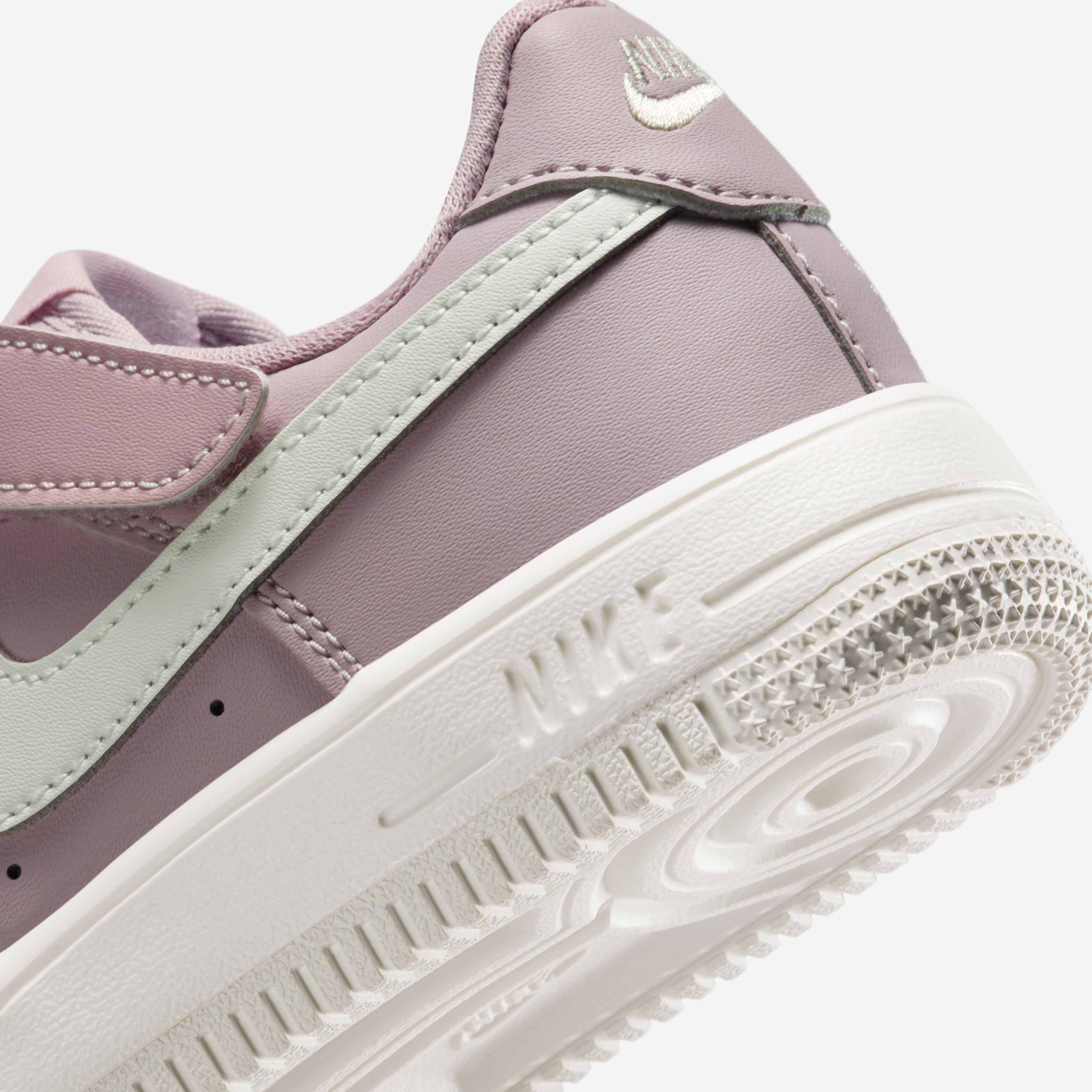 نايكي فورس 1 لو ايزي اون image number 7