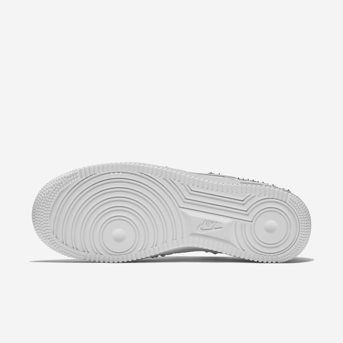 نايكي اير فورس 1 '07 اكس اكس بمسامير image number 1 نايكي اير فورس 1 '07 اكس اكس بمسامير image number 1