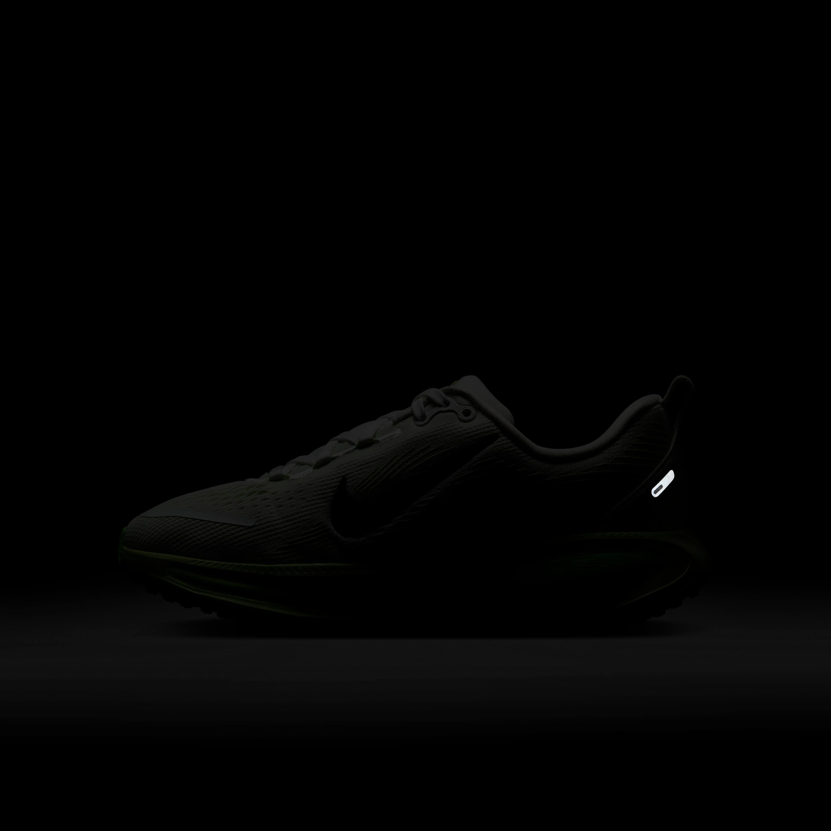 Nike Vomero 18 image number 10