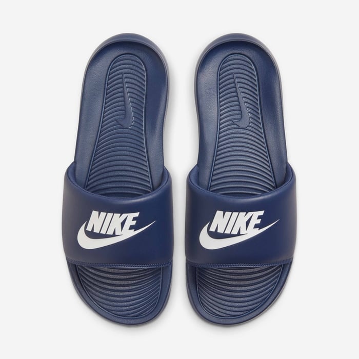Nike Victori One image number 2 Nike Victori One image number 2