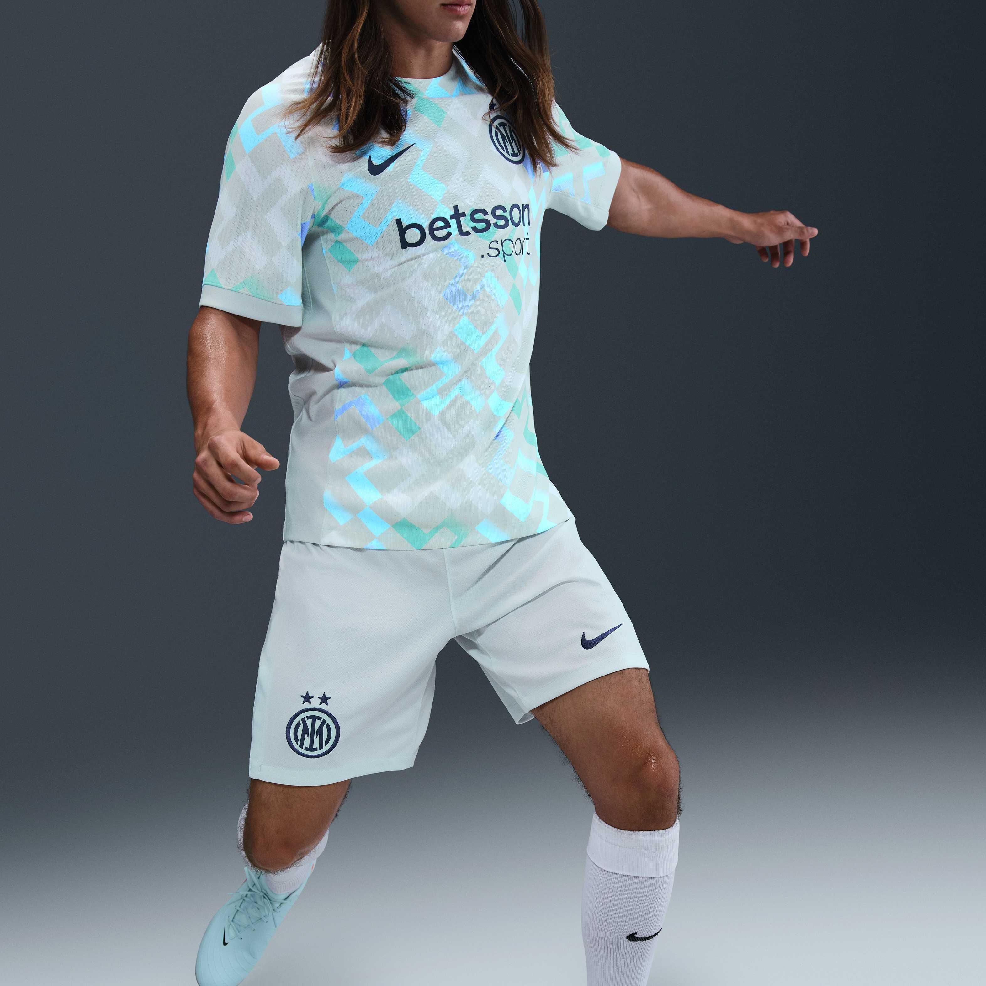 إنتر ميلان 2025/26 ستيديوم الاحتياطي image number 4