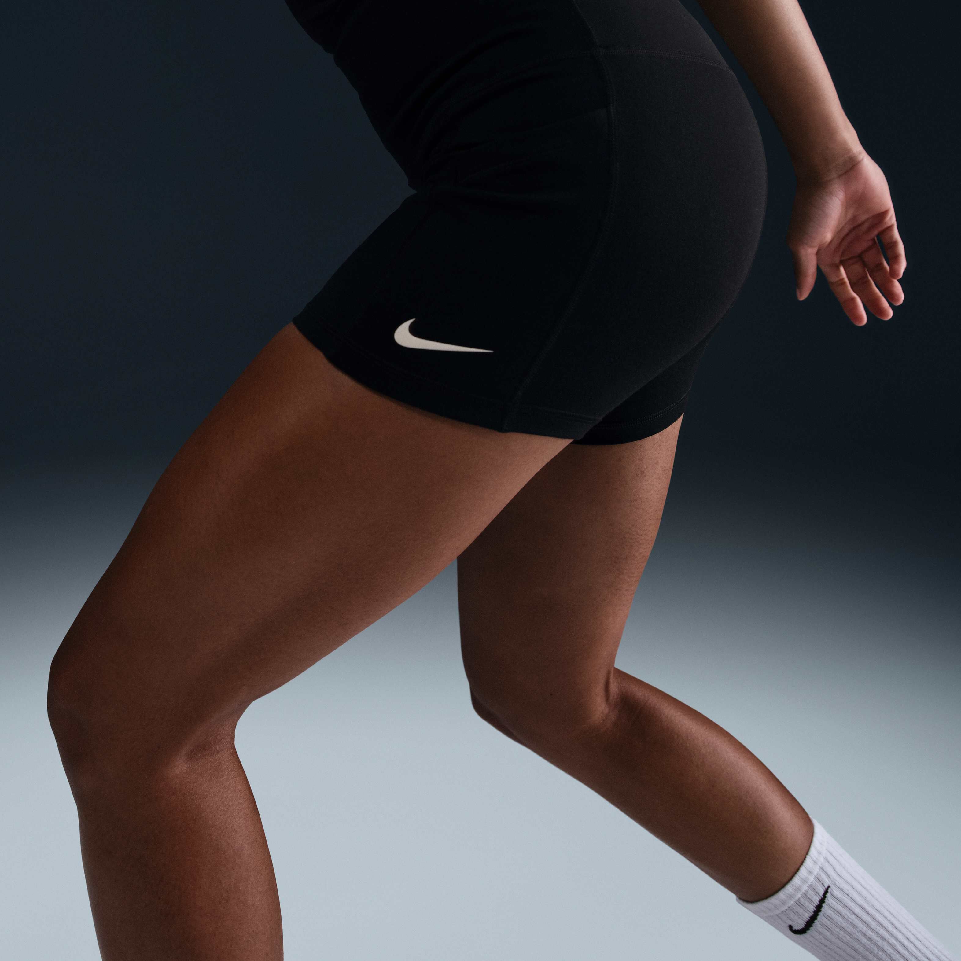 NikeCourt image number 2