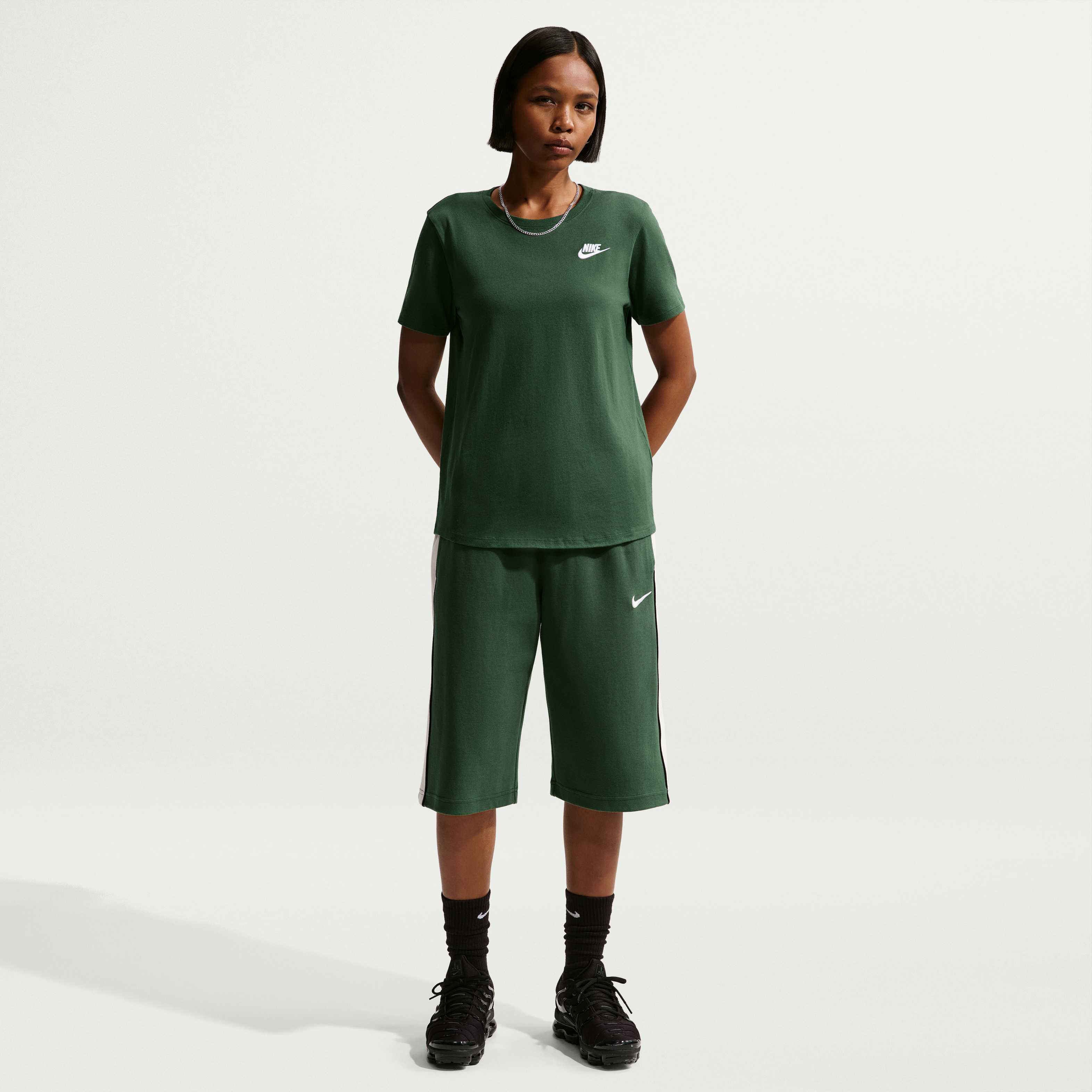 Nike Sportswear Club Essentials image number 3