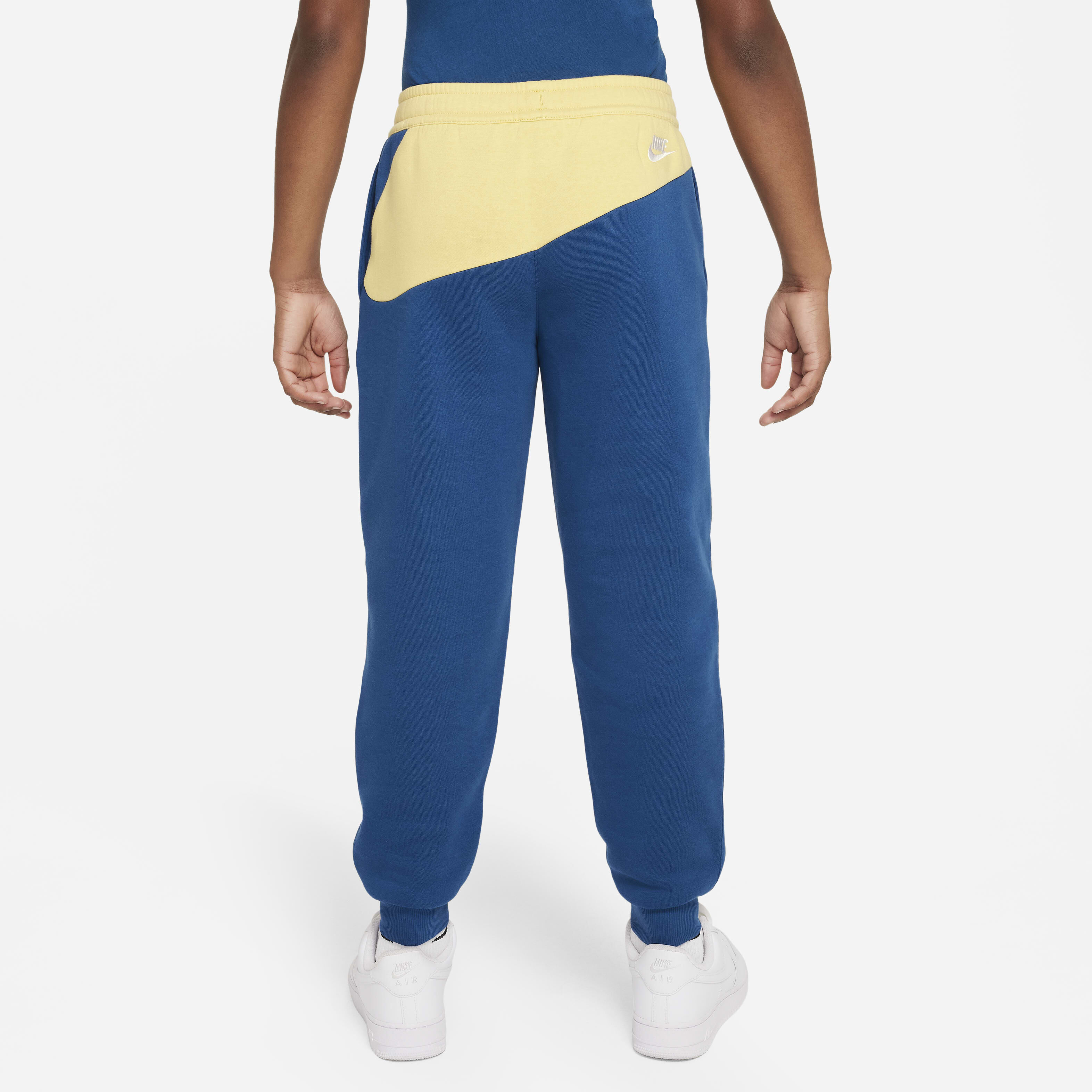 نايكي سبورتسوير امبليفاي image number 1