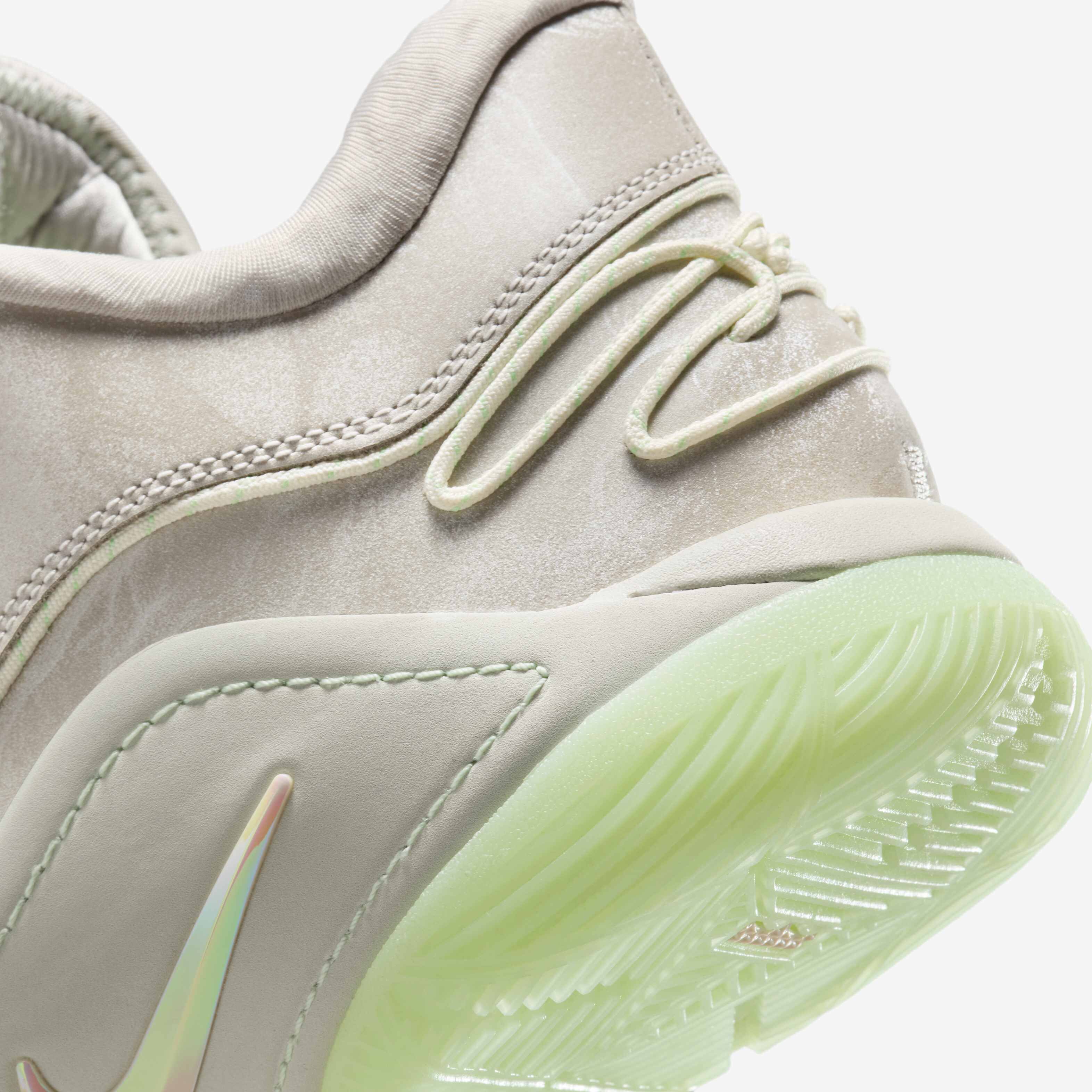 ليبرون XXII 'تانل فيجن' image number 7