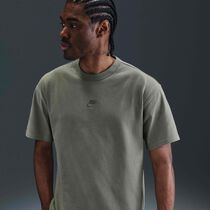 Nike Sportswear Premium Essentials