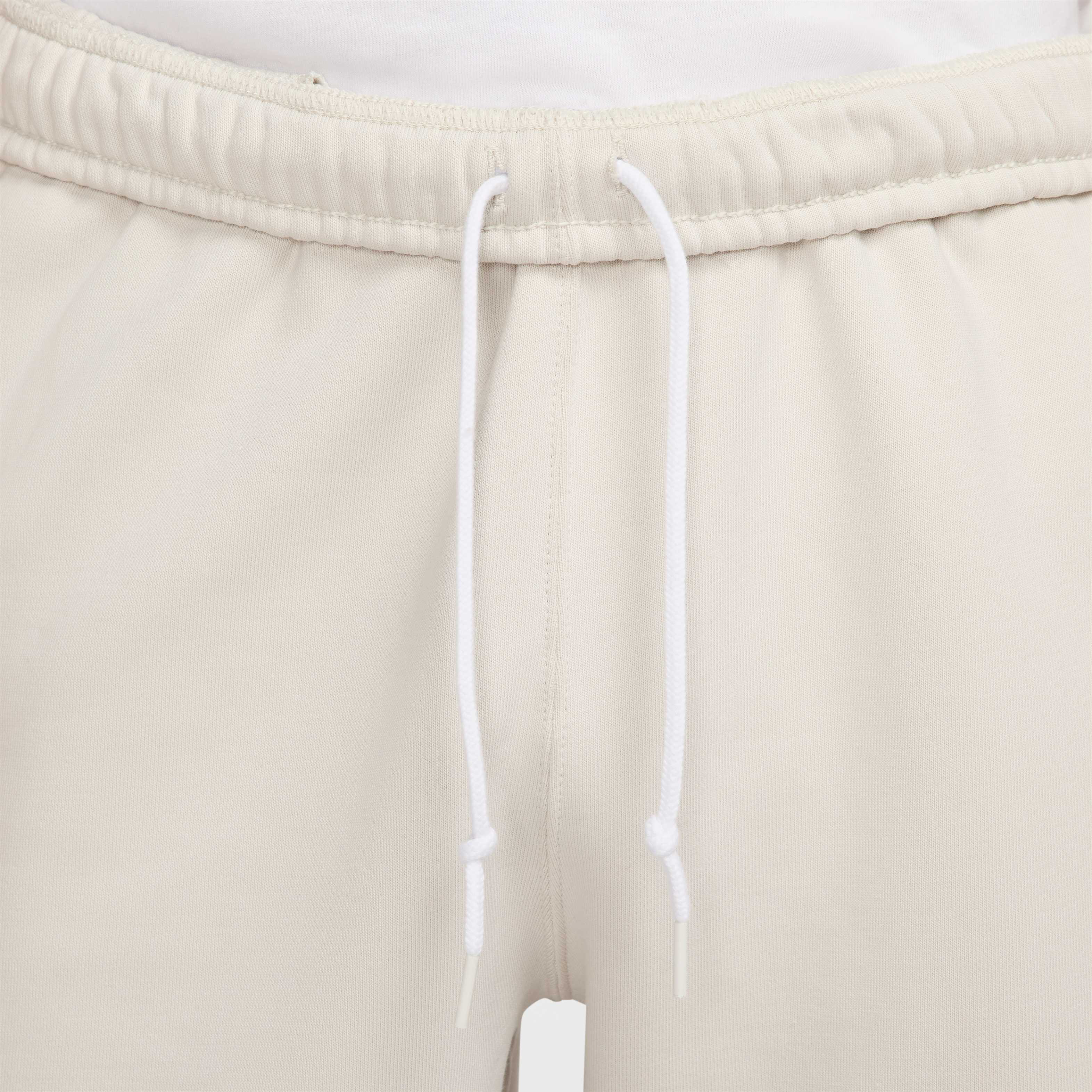 Nike Solo Swoosh image number 2
