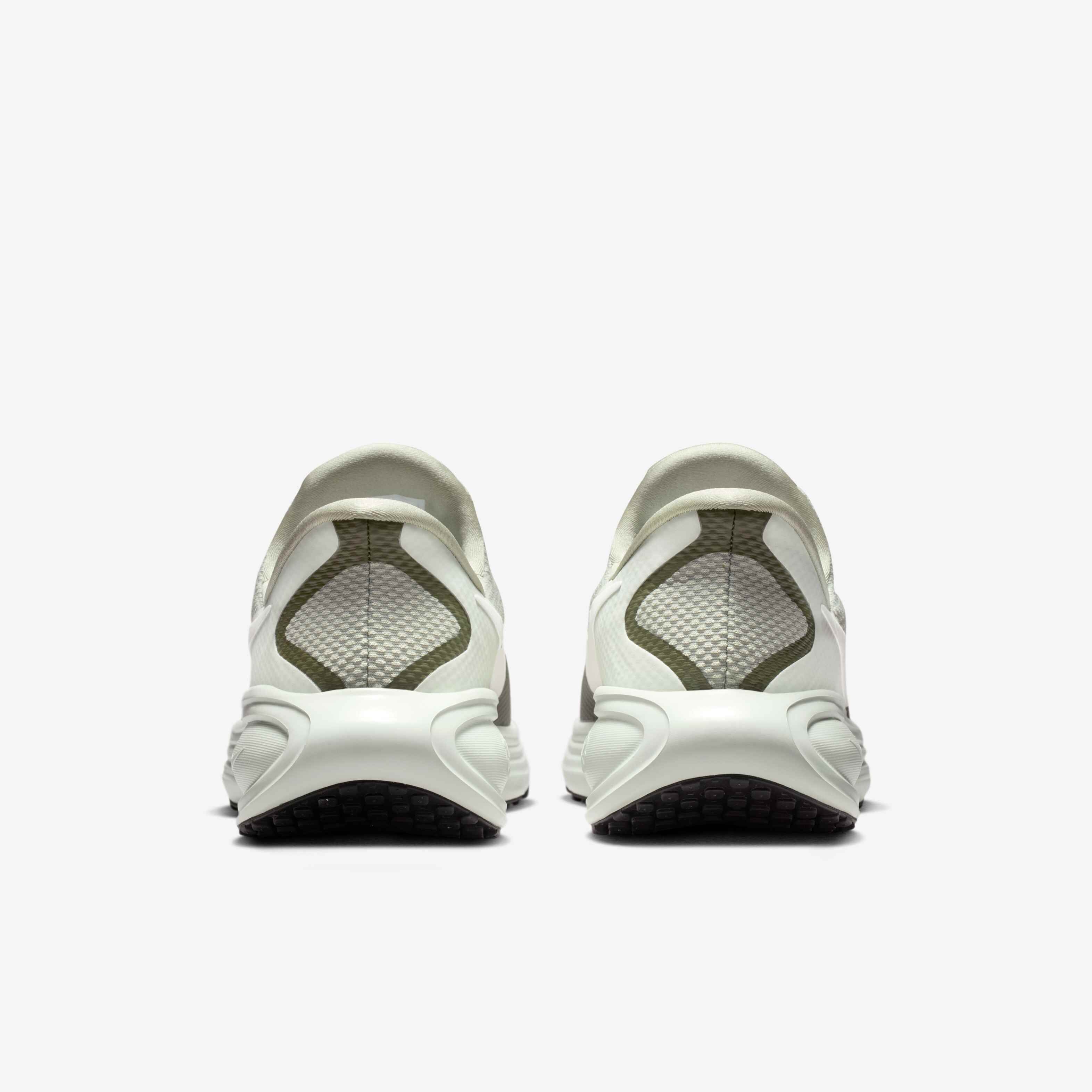 Nike Revolution 8 EasyOn image number 5