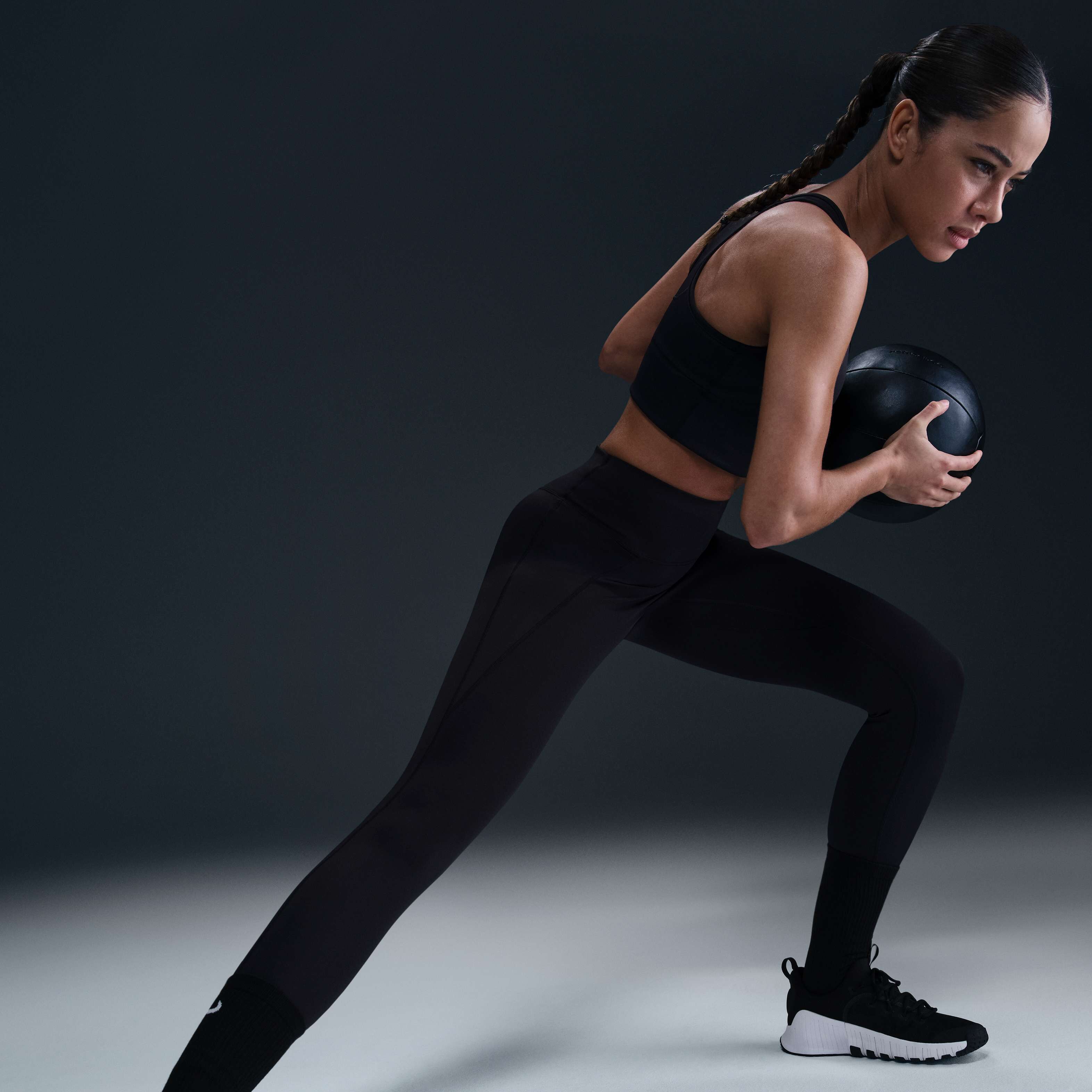 نايكي يونيفيرسا image number 4