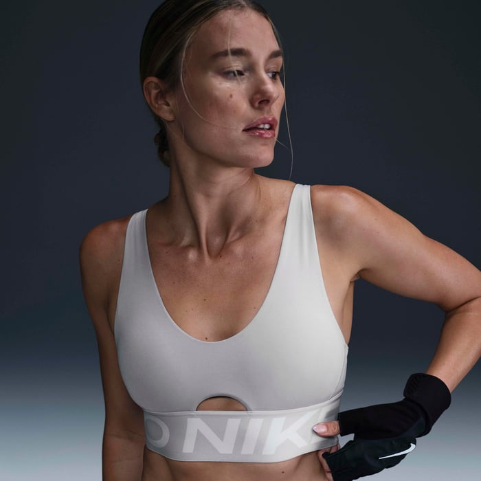 Nike Pro Indy Plunge image number 0 Nike Pro Indy Plunge image number 0