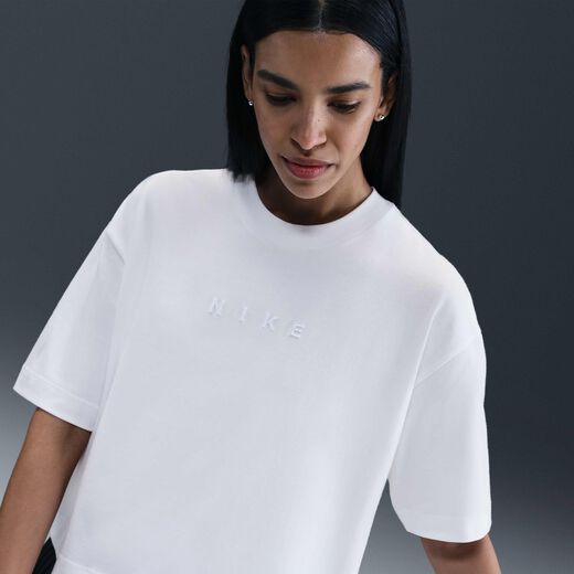 Womens-Nike, Nike Sportswear, Women's Boxy Short-Sleeve T-Shirt