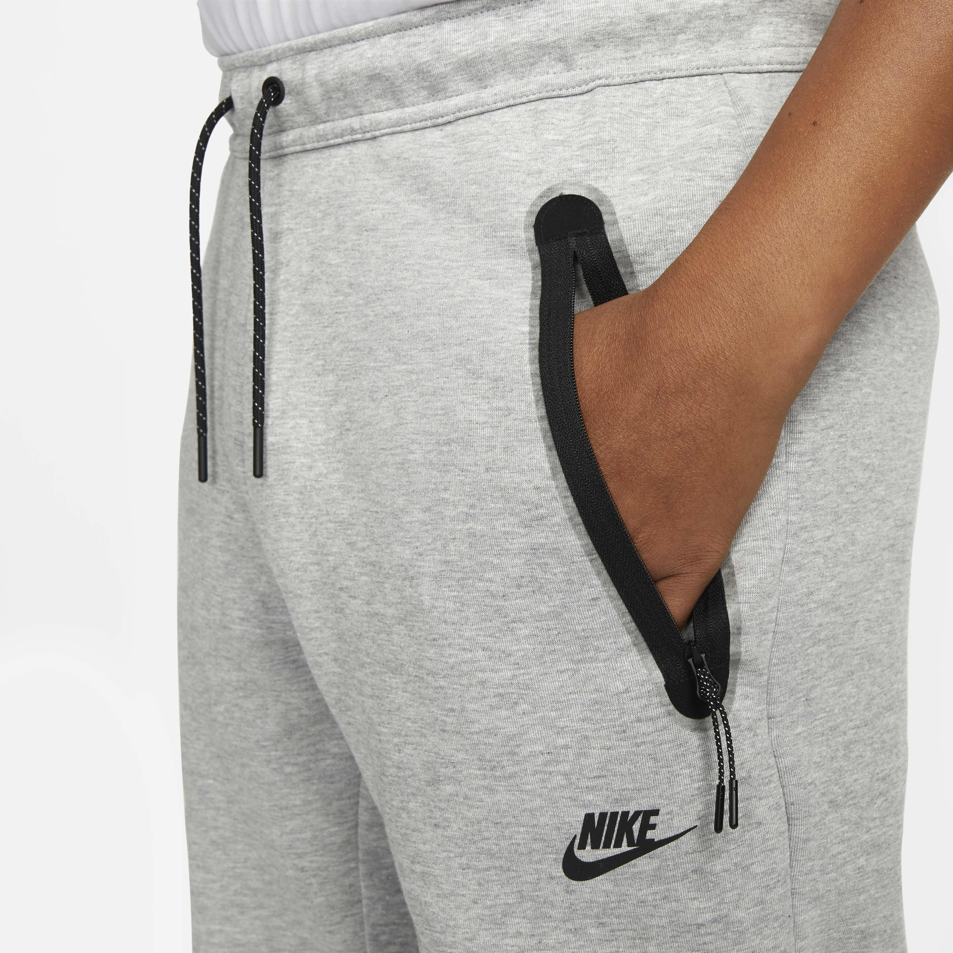 Nike Sportswear Tech Fleece image number 2