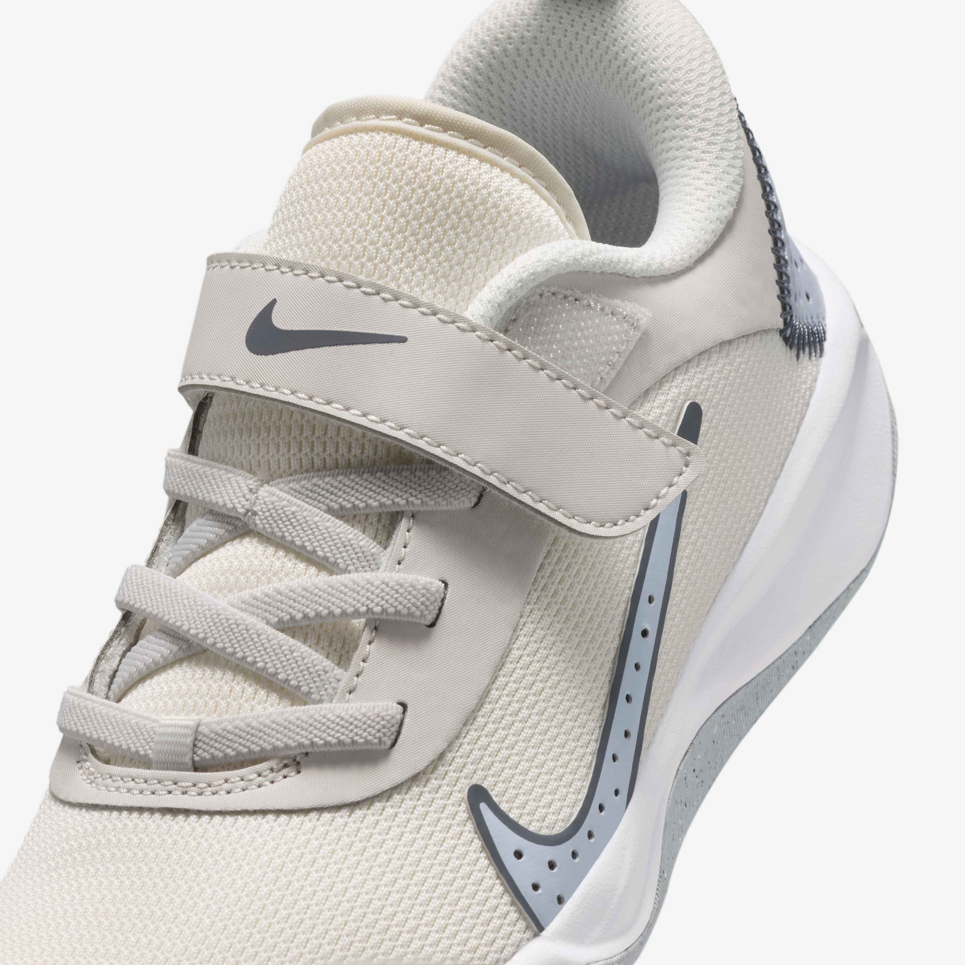 Nike Omni Multi-Court image number 6