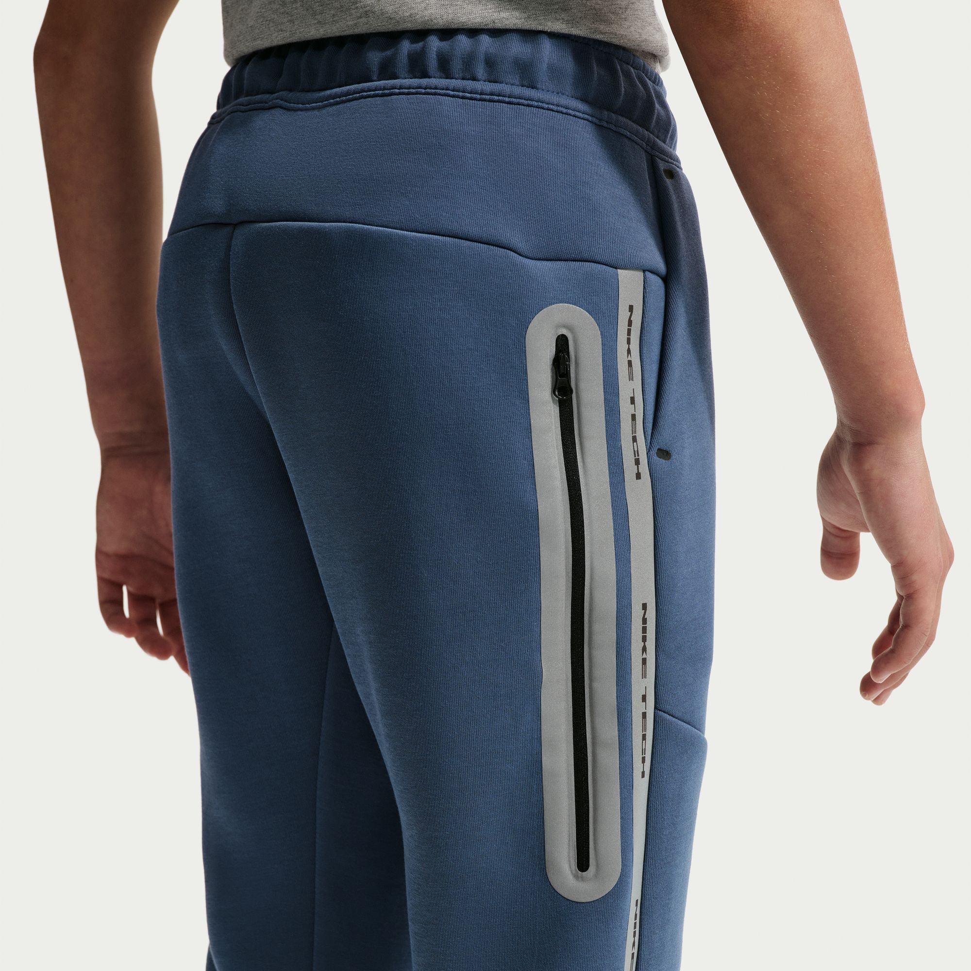 Nike Sportswear Tech Fleece image number 3