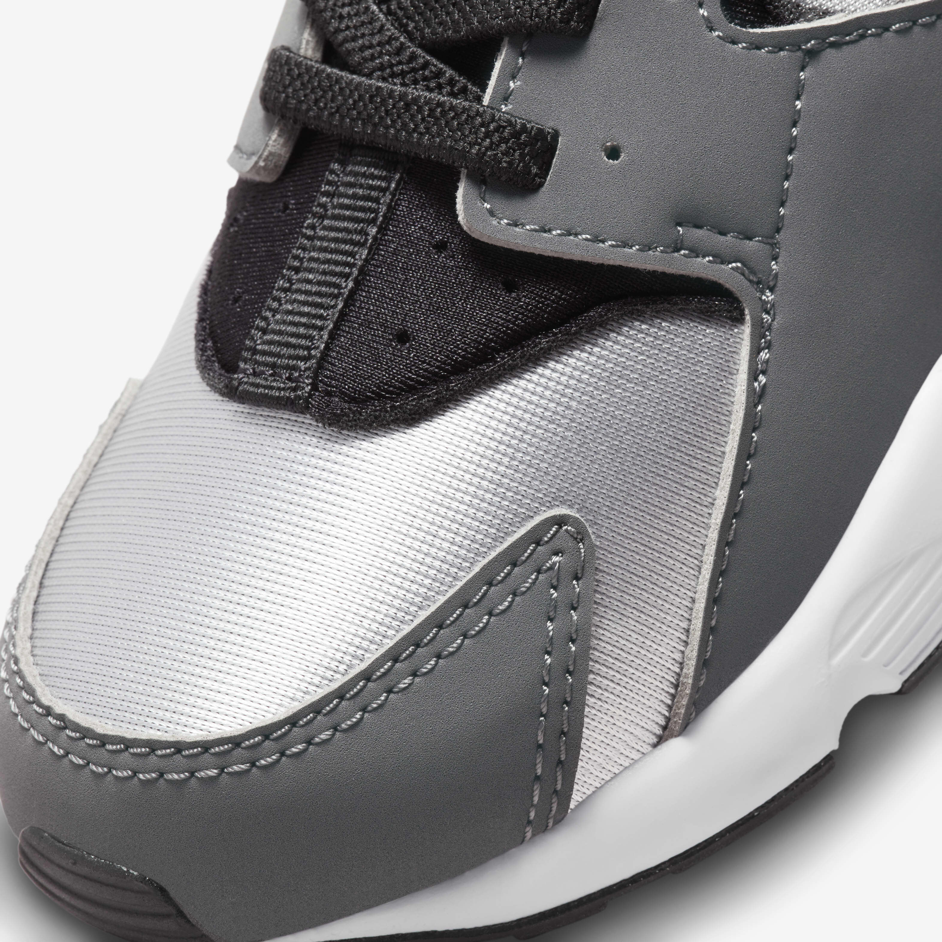 Nike huarache younger kids' shoe online
